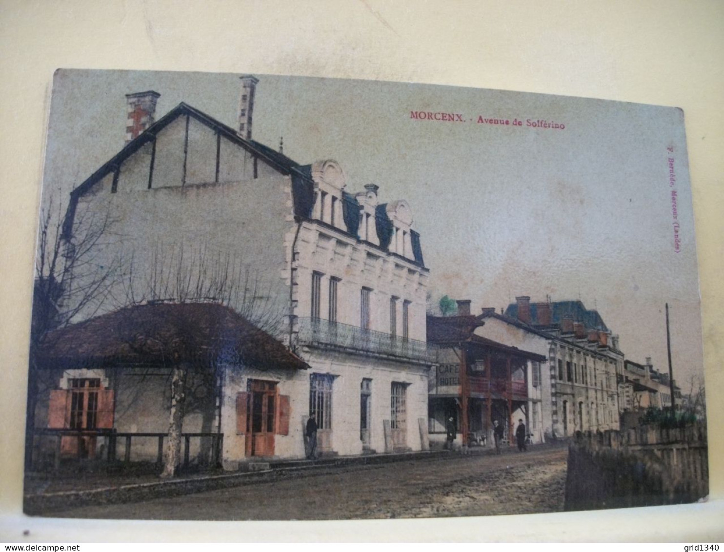 40 2459 CPA COLORISEE. 1913 - AUTRE VUE DIFFERENTE N° 2 - 40 MORCENX - AVENUE DE SOLFERINO - ANIMATION - Morcenx