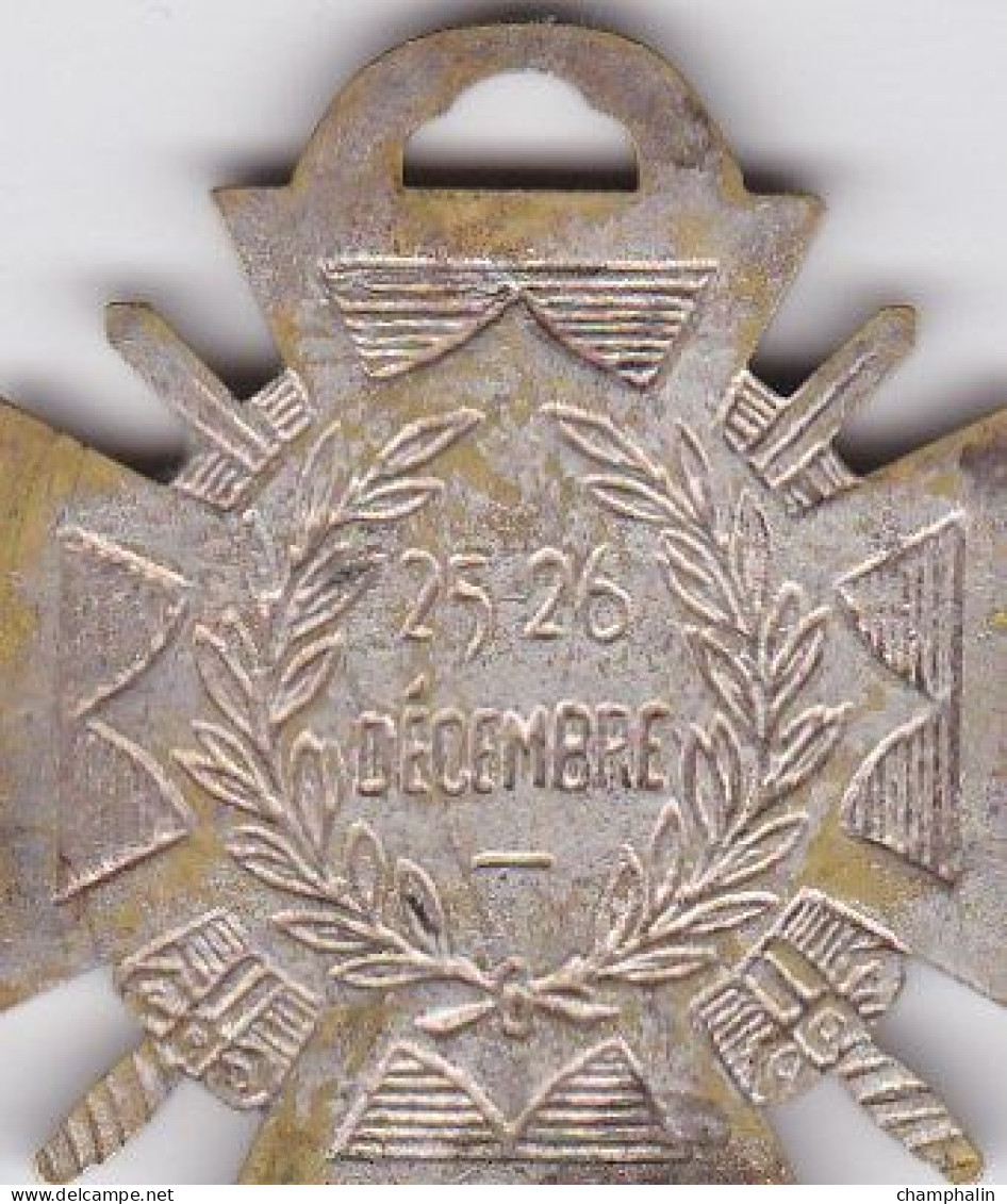 Guerre 14-18 WWI - Petite Médaille Laiton Nickelé - Journée Du Poilu 1915 - Revers 25-26 Décembre - Francia