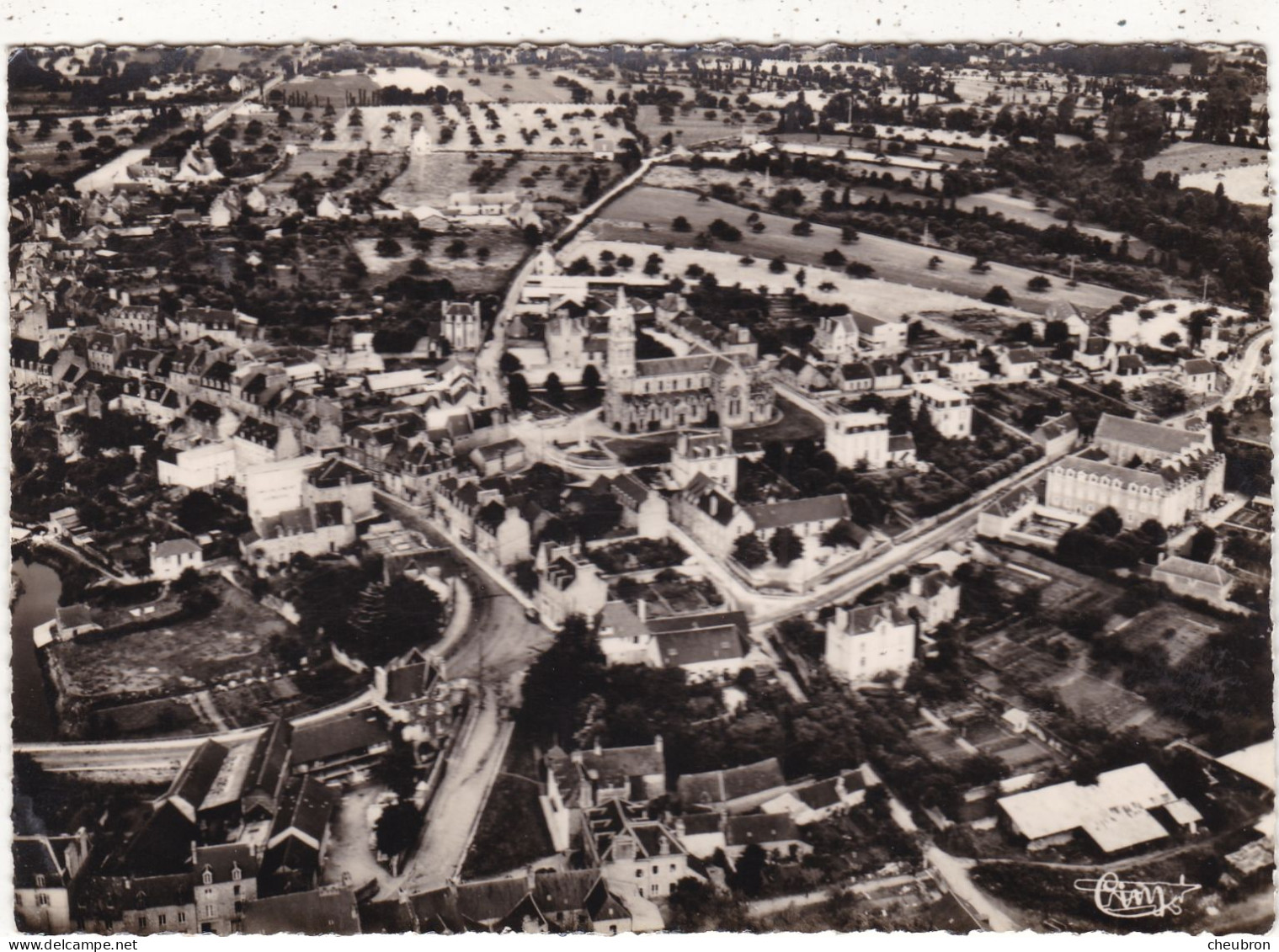 22. PLANCOET. CPA.  VUE GENERALE AERIENNE L'EGLISE ET L'ORPHELINAT. ANNEES 50 - Plancoët