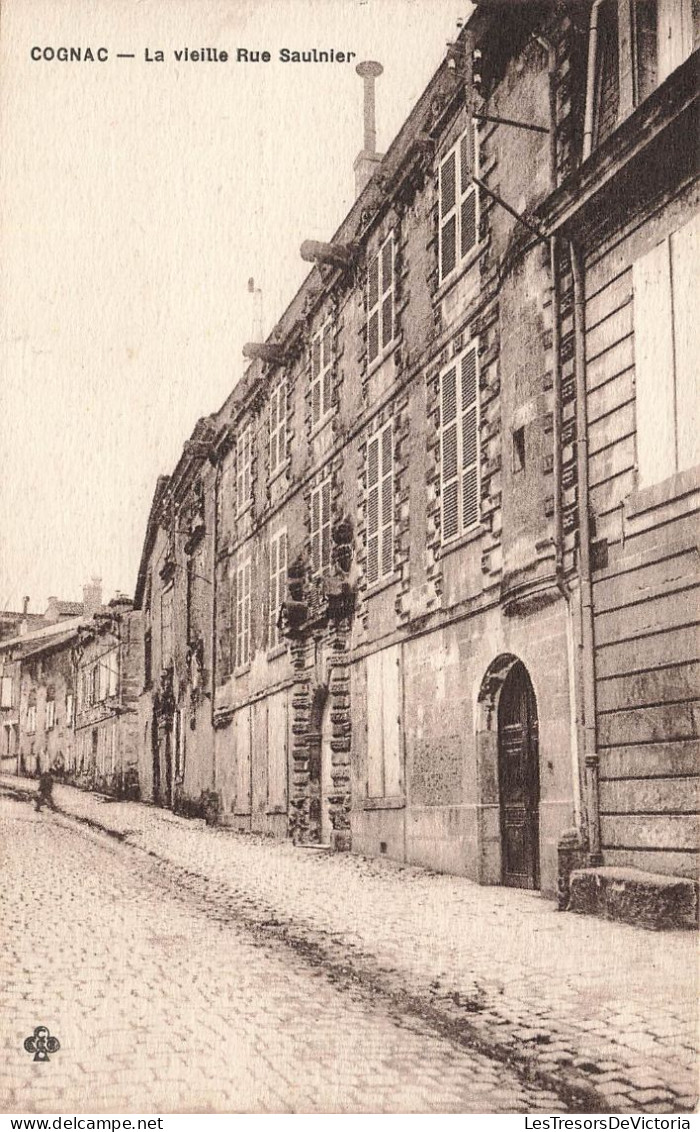 FRANCE - Cognac - Vue Panoramique De La Vieille Rue Saulnier - Plusieurs Maisons - Bâtiments - Carte Postale Ancienne - Cognac