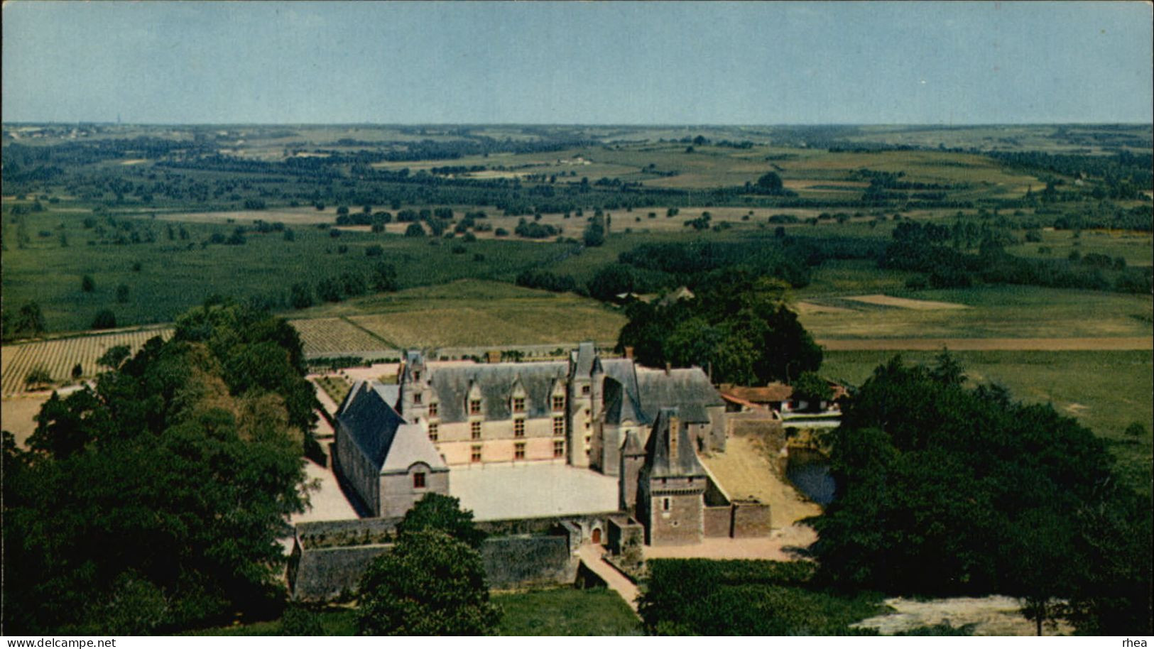 44 - HAUTE GOULAINE - CHATEAU DE GOULAINE - JARDINS A LA FRANCAISE - 2 CARTES - Haute-Goulaine