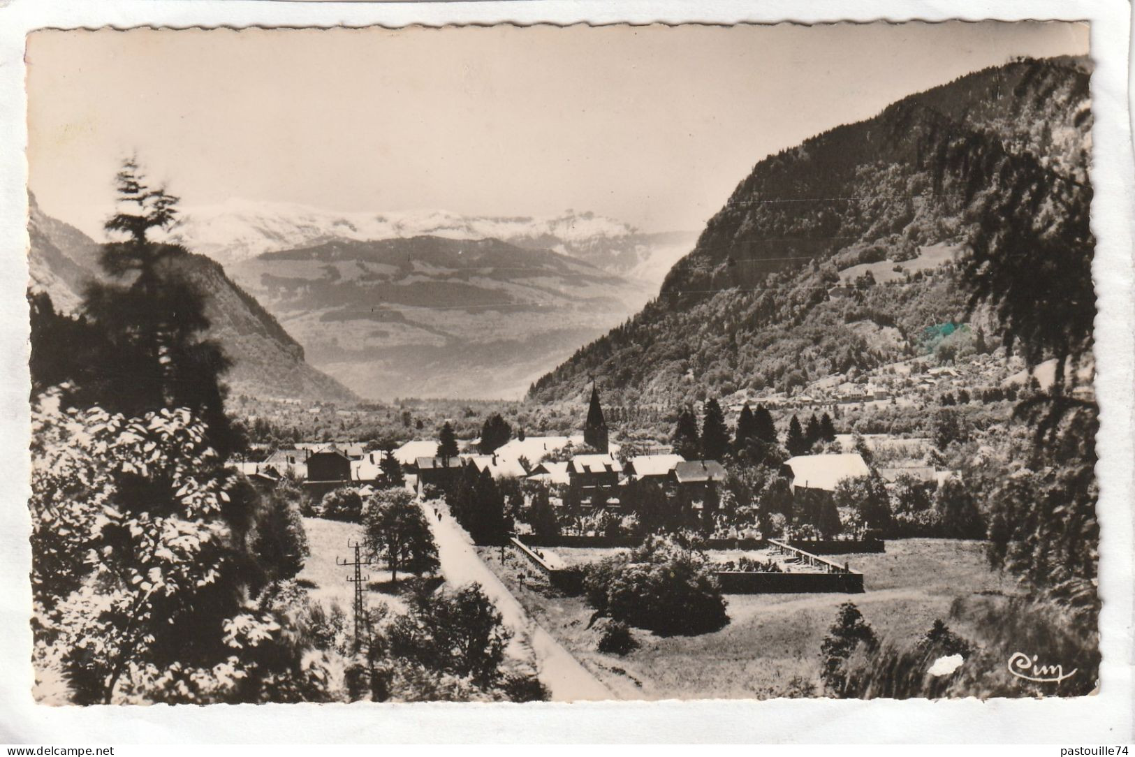 CPSM :  14 X 9  -  MAGLAND  -  Vue  Générale  Et  La  Chaîne  Du  Mont-Blanc - Magland