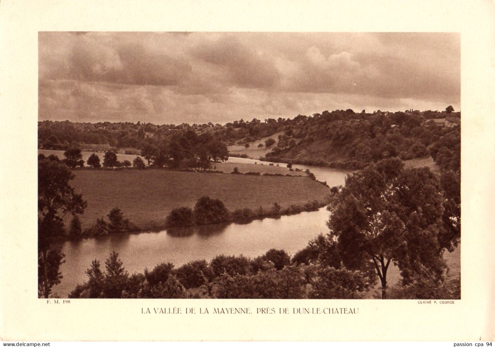 S10-022 La Vallée De La Mayenne, Près De Dun-le-château - Plaatsen