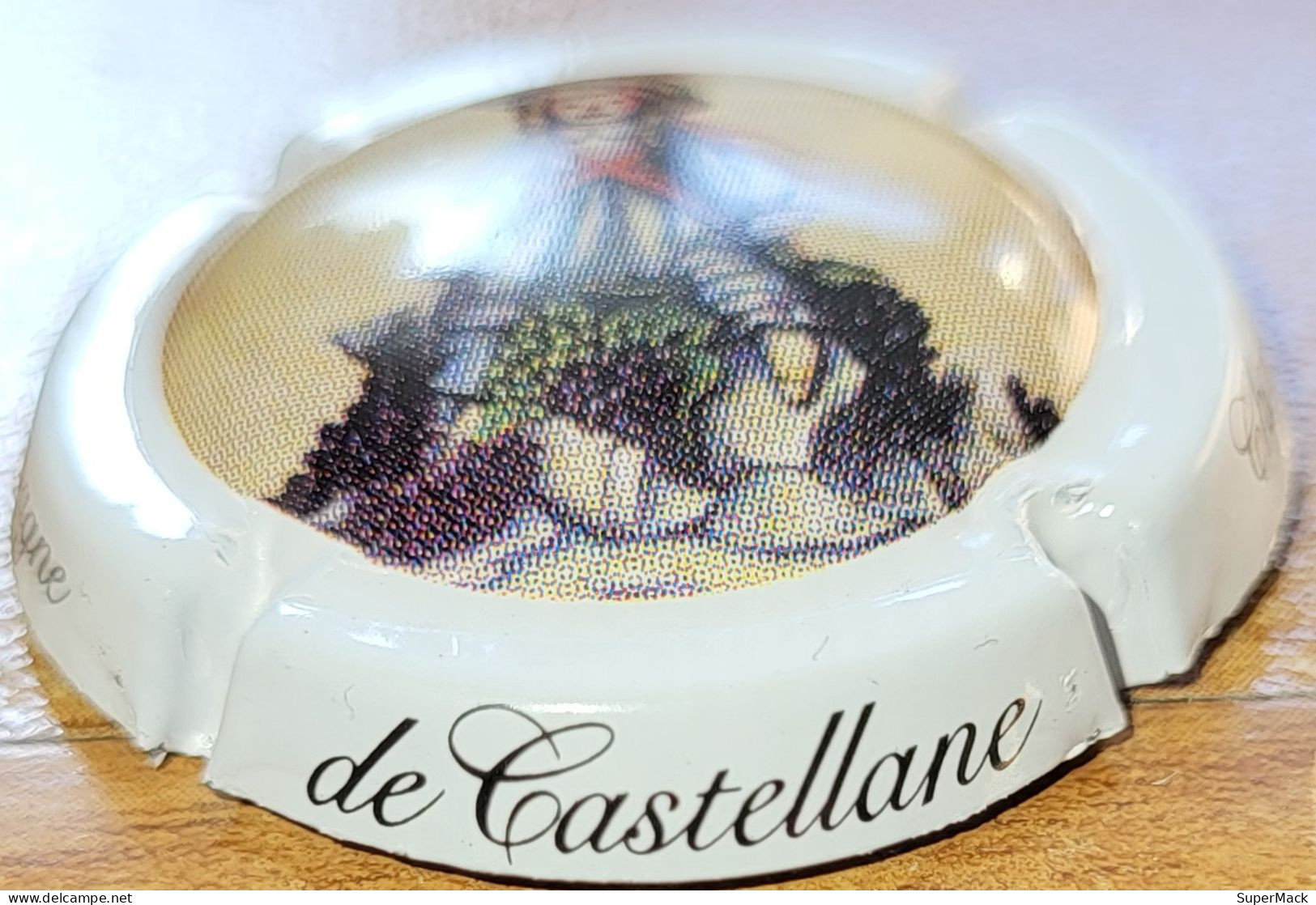 Capsule Champagne DE CASTELLANE Série ??, Ecriture Stylisée Sur Contour Blanc, Polychrome & Blanc Nr 91g - De Castellane