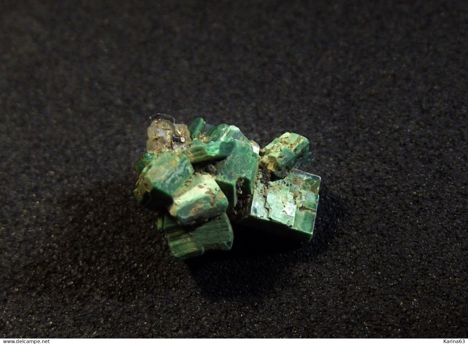 Torbernite Cluster  ( 1 X 0.5 X 1 Cm ) Margabal - Aveyron - France - Minerals