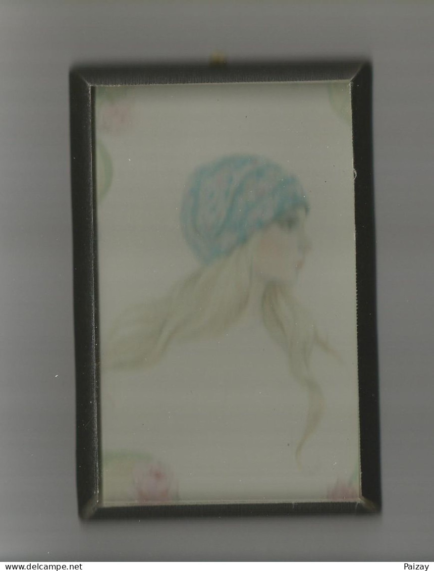 Dessin Couleur De Femme Sous Un épais Verre Formant Tableau Peut être Pastels Ou Autres Identifier Désolé Pour La Photo - Pastels