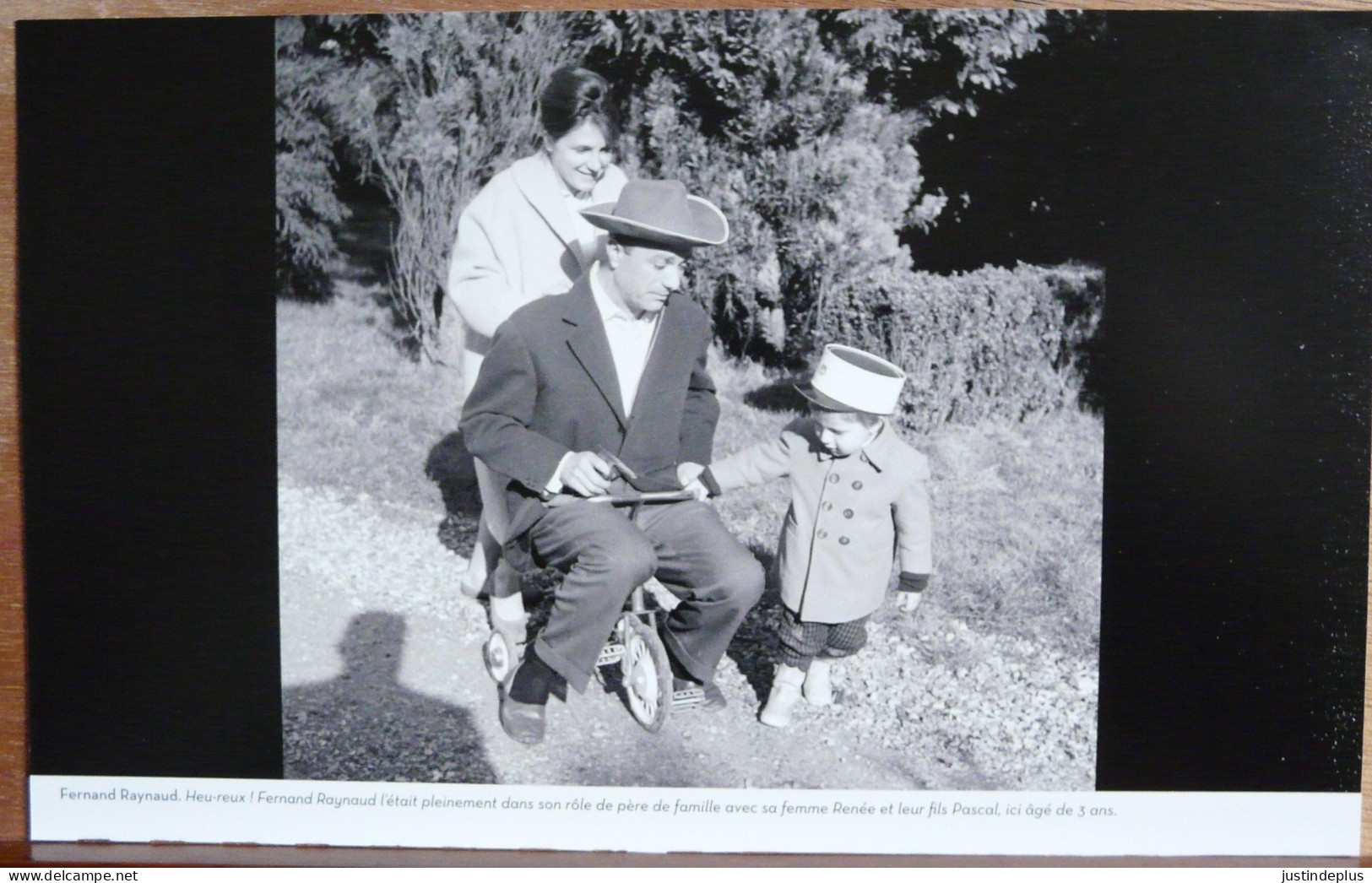 FERNAND RAYNAUD AVEC SA FEMME RENEE ET SON FILS PASCAL GRAND FORMAT - Famous People