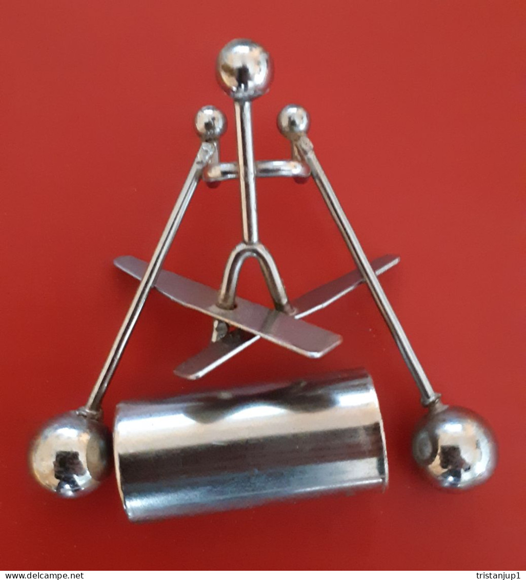 Figure Cinétique Skieur à Bascule Chromé En Métal Argenté - Metallo
