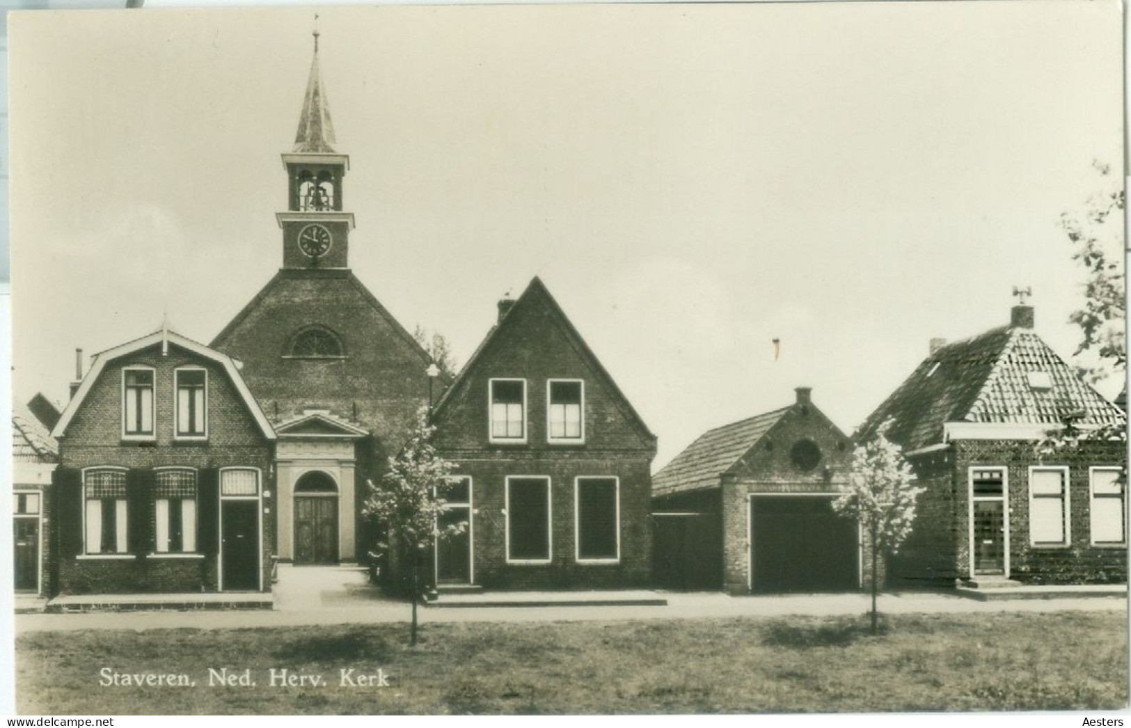 Staveren; Voorstraat Met De Sint Nicolaaskerk - Niet Gelopen. (F. Bleeker - Staveren) - Stavoren