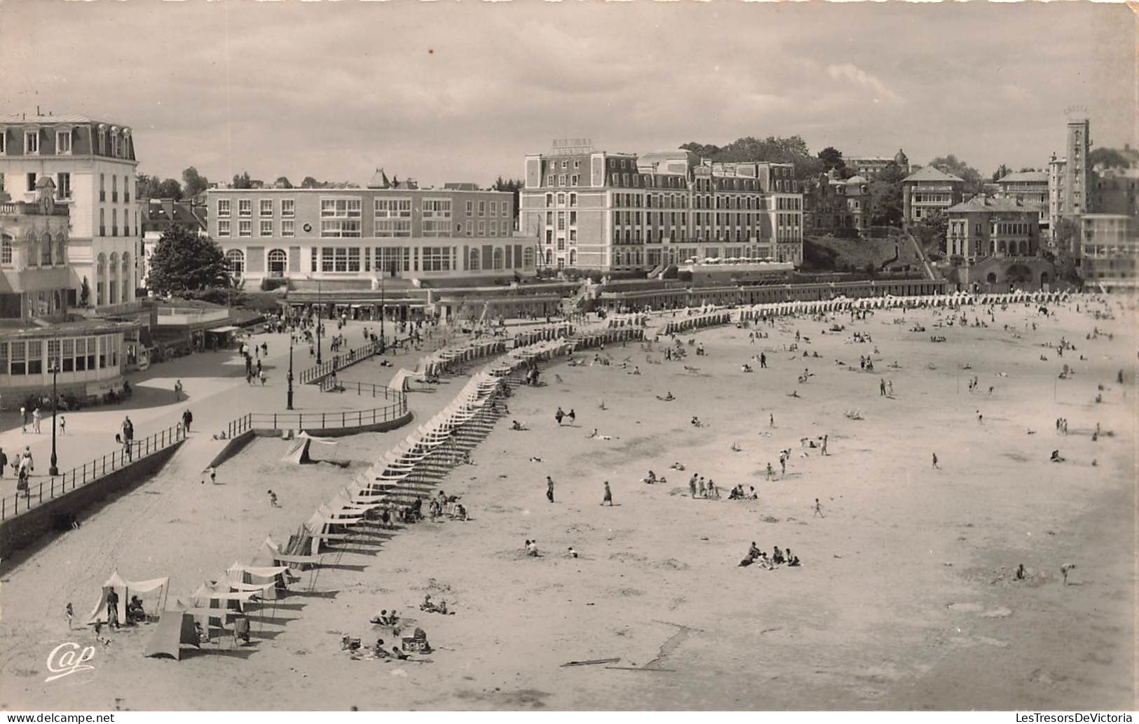 FRANCE - Dinard - La Plage Vers Le "Crystal" - Carte Postale Ancienne - Dinard