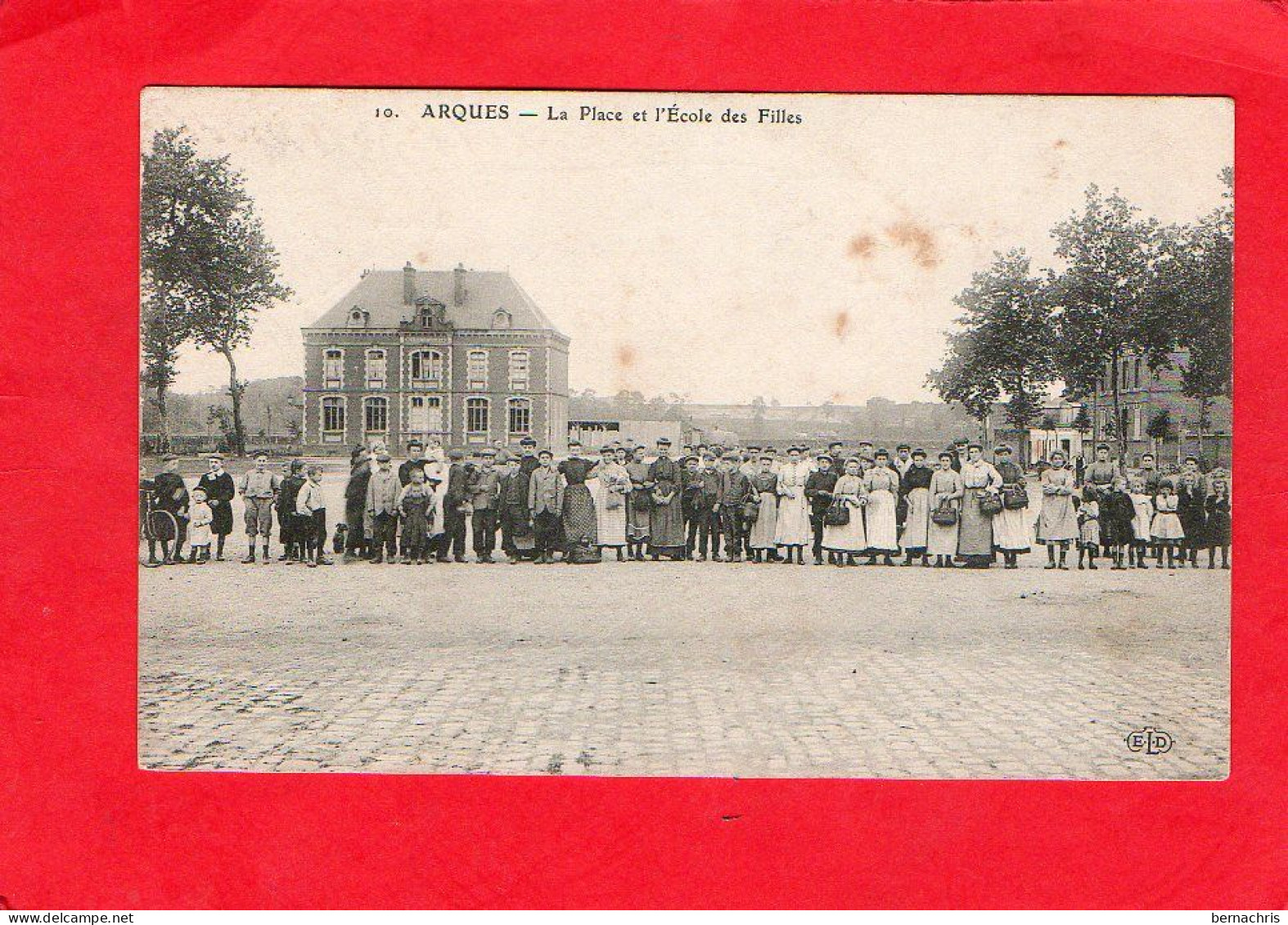 Arques                  La Place De L' école Des Filles        62 - Arques