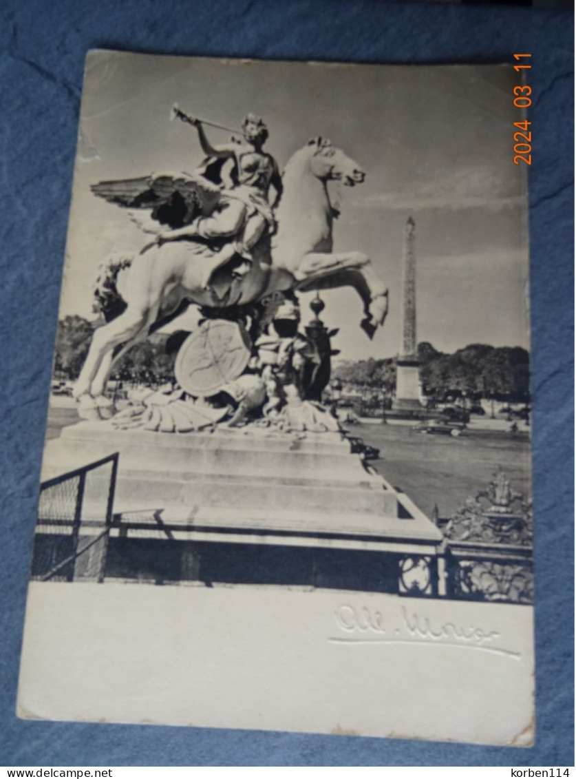 PLACE DE LA CONCORDE  LE CHEVAL AILE ET L'OBELISQUE - Statuen