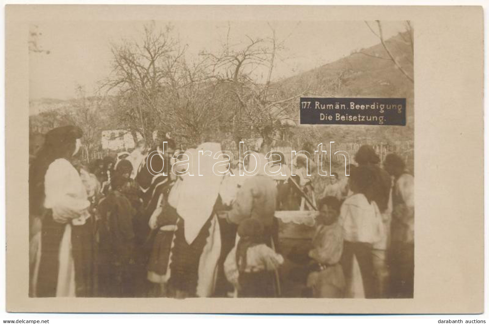 * T2 Rumän. Beerdigung. Die Beisetzung / Román Temetés, Folklór / Romanian Folklore, Funeral. Photo - Non Classés