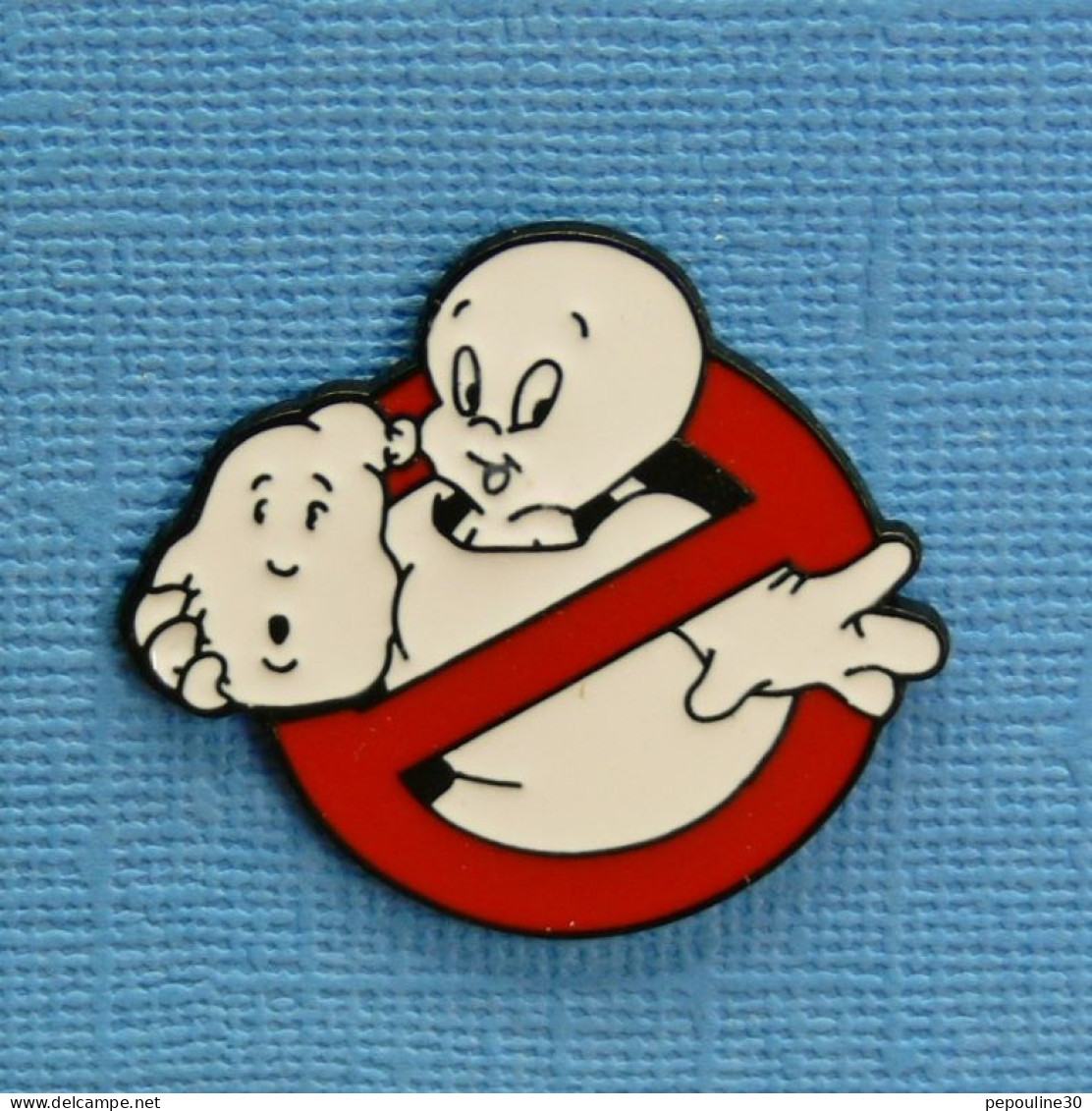 1 PIN'S /  ** CASPER DANS LE COSTUME DE SOS FANTOMES / GHOSTBUSTERS ** - Cine