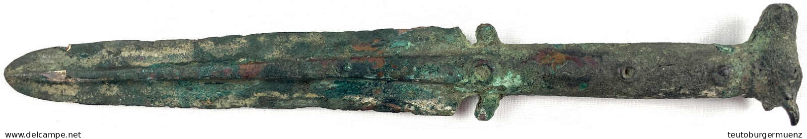 Bronzedolch 600/400 V.Chr. Kuhkopfende. Länge 30 Cm - Mongolei