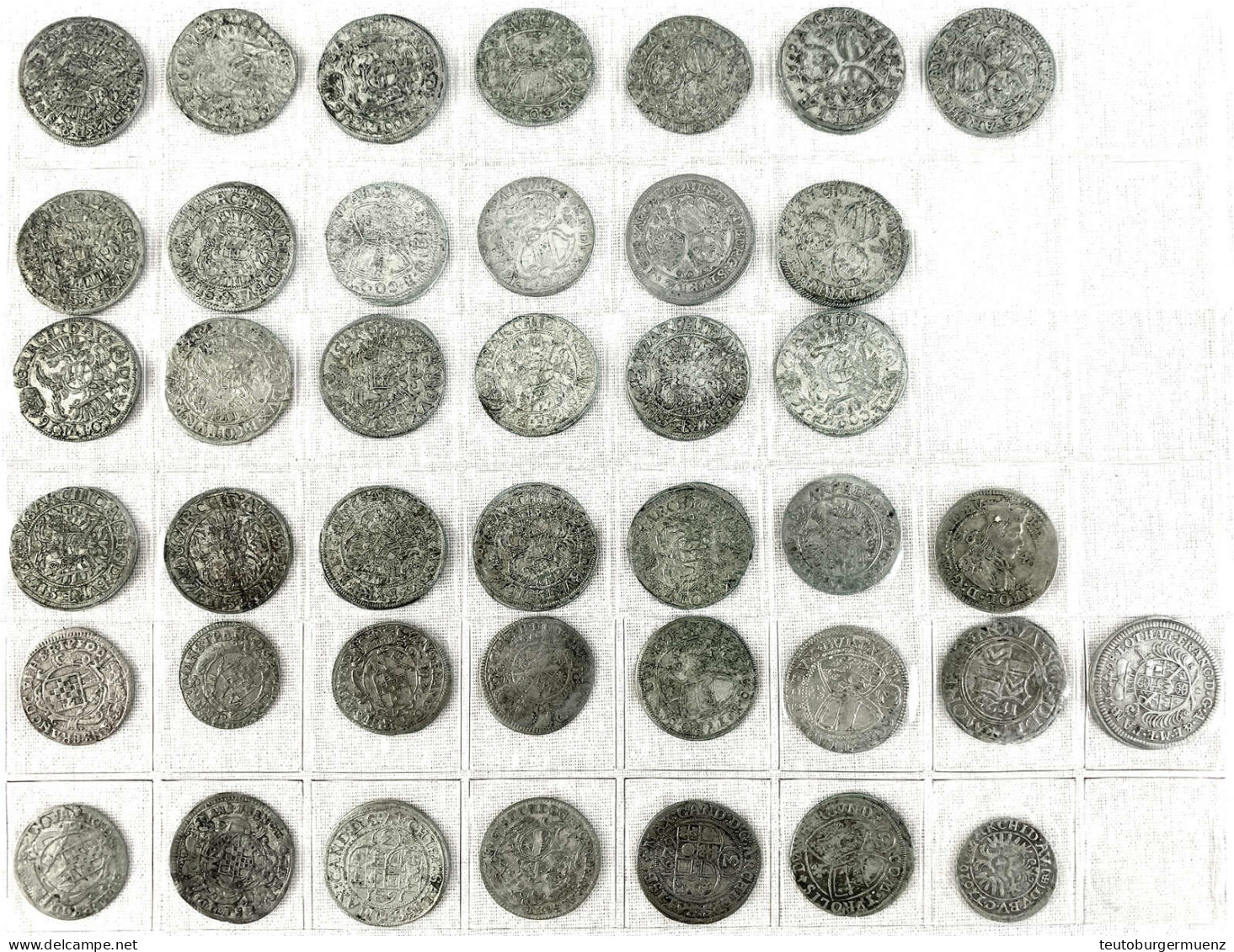 41 Silbermünzen: 25 X 3 Kreuzer Leopold I., 4 X 3 Kreuzer Erzherzog Ferdinand Karl, 1 Kreuzer Ferdinand II. 1616, 2 X 3  - Goldmünzen