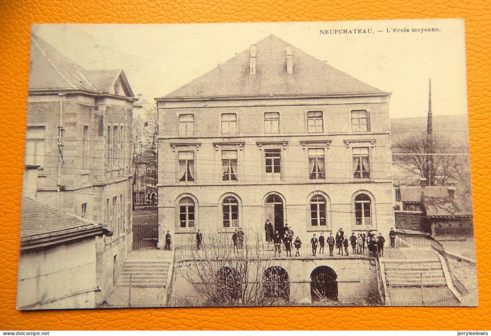 NEUFCHÂTEAU   -   L' Ecole  Moyenne  - - Neufchâteau