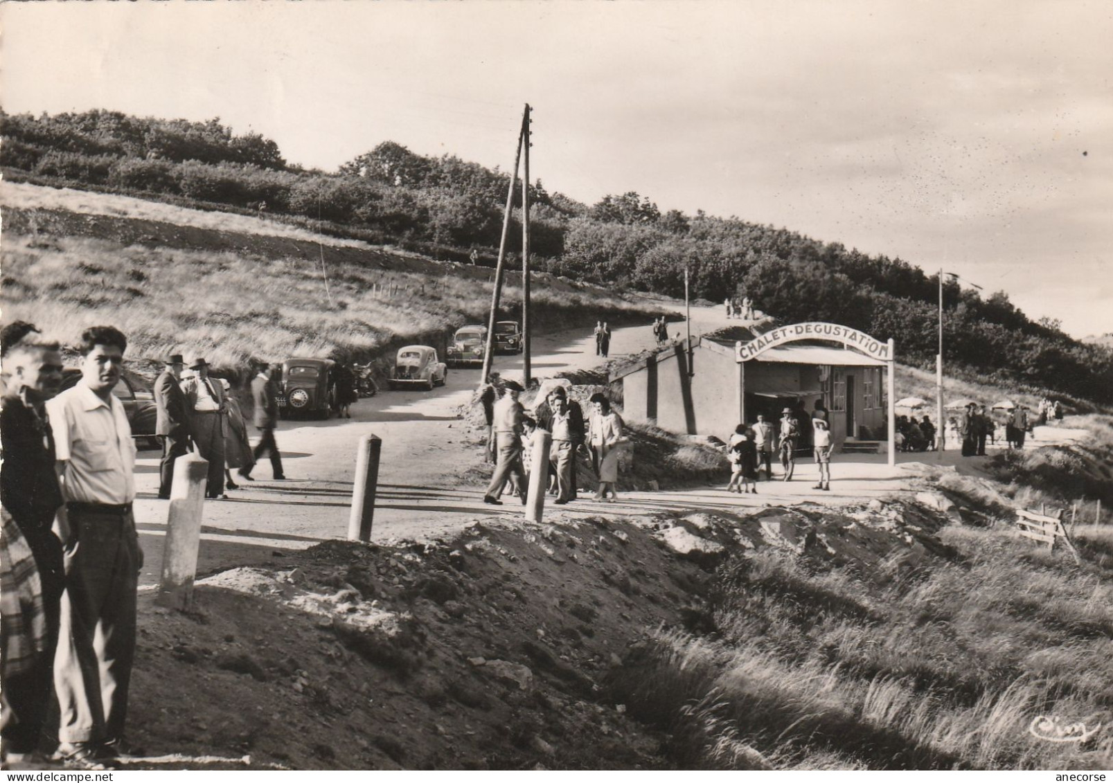 Chiroubles ( Le Col Du Fût D'Avenas )Chalet De Dégustation Animation Personnes - Chiroubles