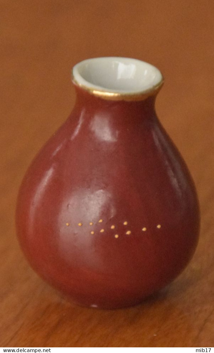 Vase Miniature En Porcelaine Du Japon - CFC - Autres & Non Classés