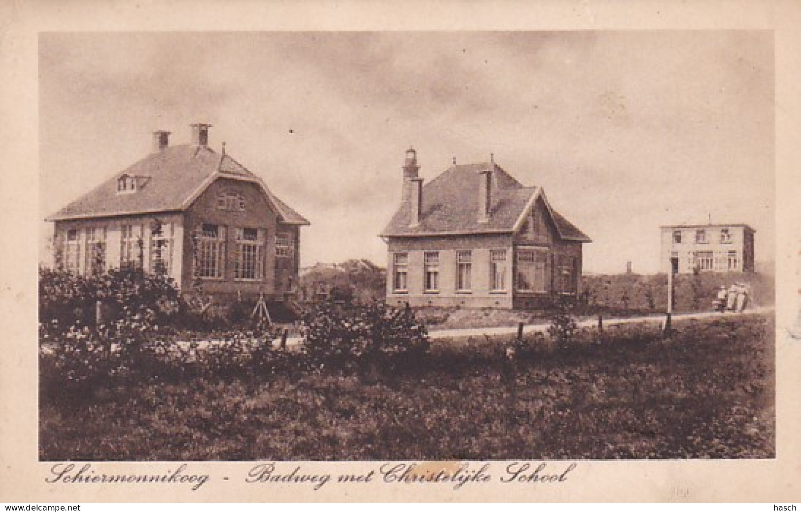 486095Schiermonnikoog, Badweg Met Christelijke School. (vouw Zie Achterkant)  - Schiermonnikoog