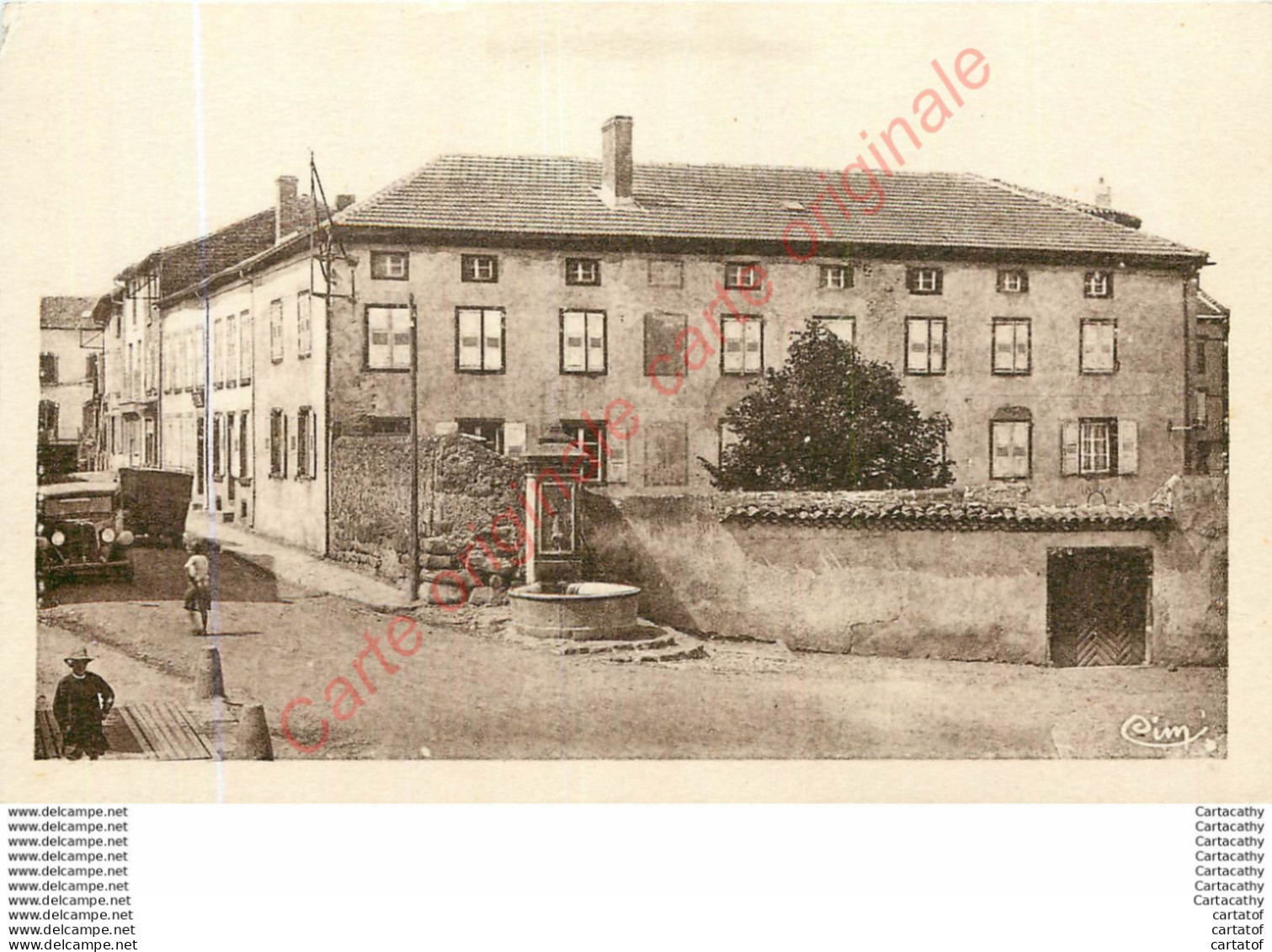 43.  LOUDES .  La Fontaine Et Le Couvent Des Religieuses De St-Joseph . - Loudes