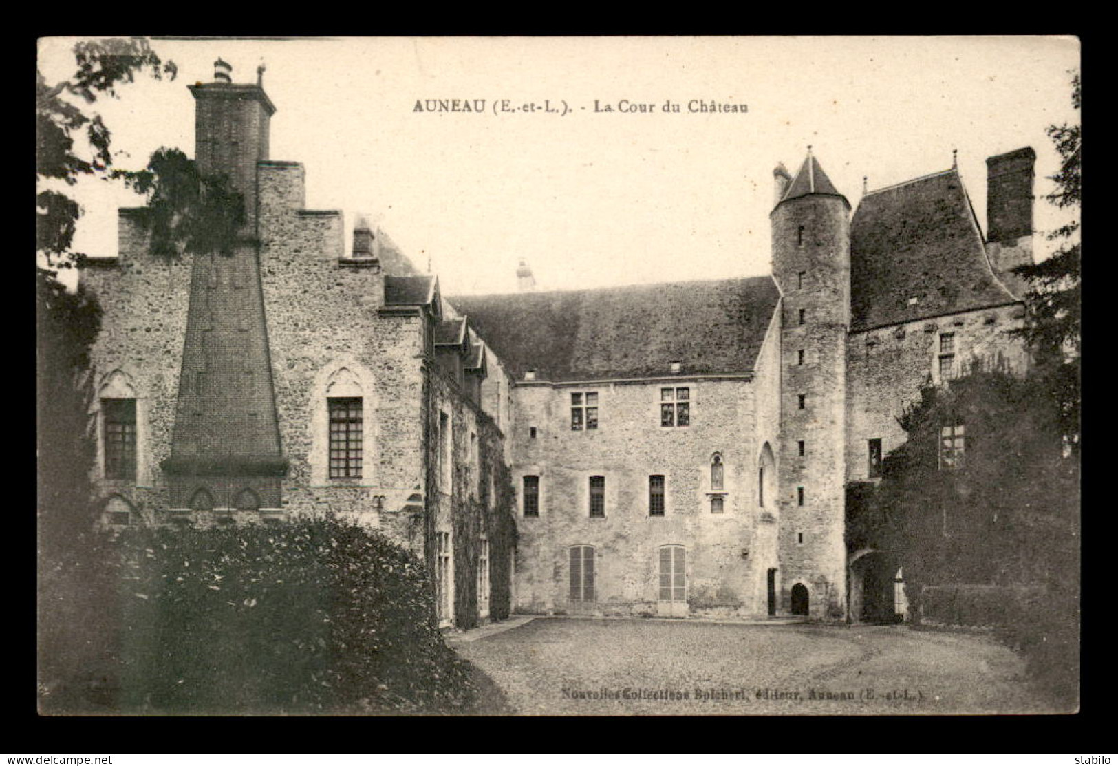 28 - AUNEAU - LA COUR DU CHATEAU - Auneau