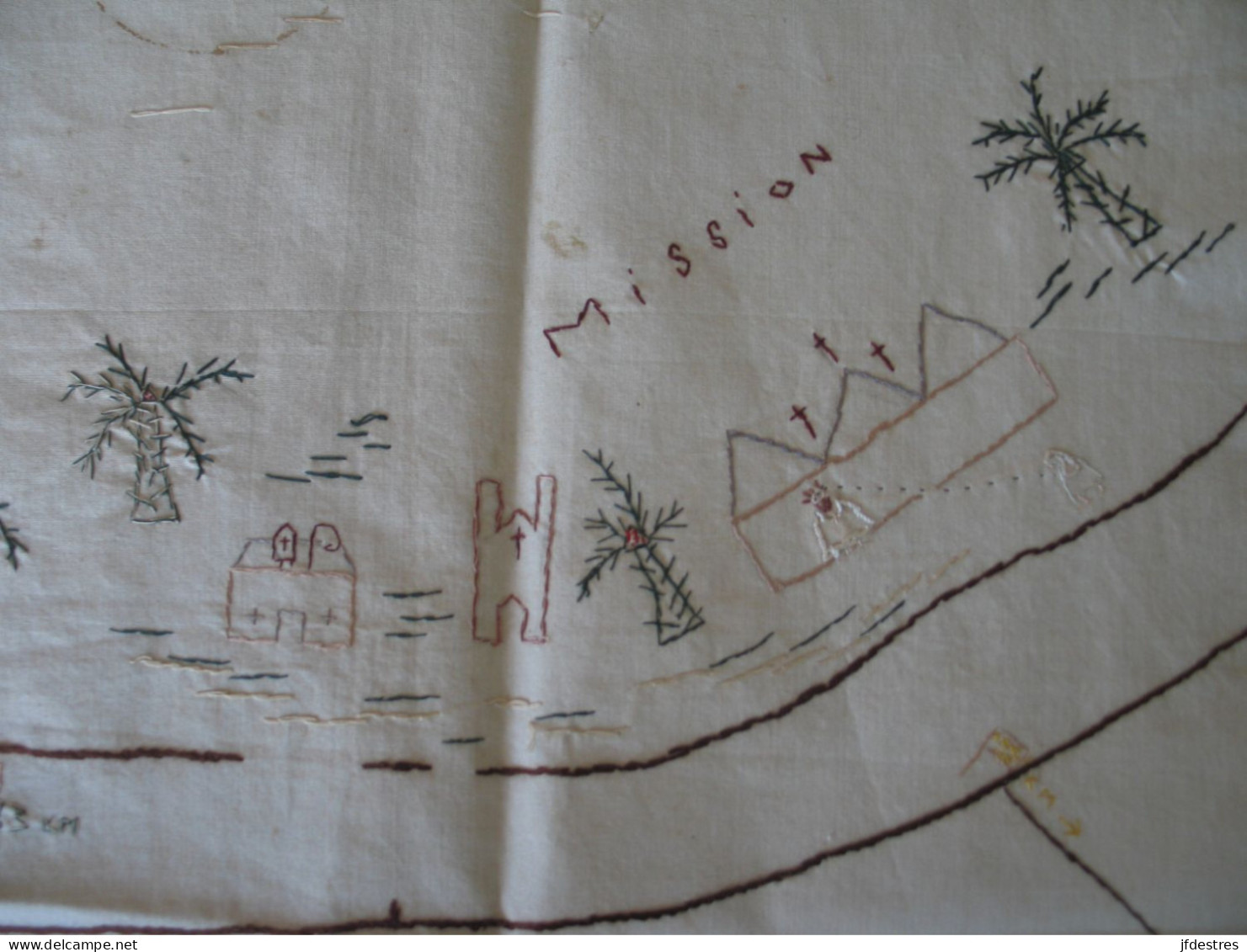 Nappe Brodée de 90 x 90 cm Niangara, Haut-Uele, RD Congo Plan Quartier des belges, camp militaire et mission... 1938