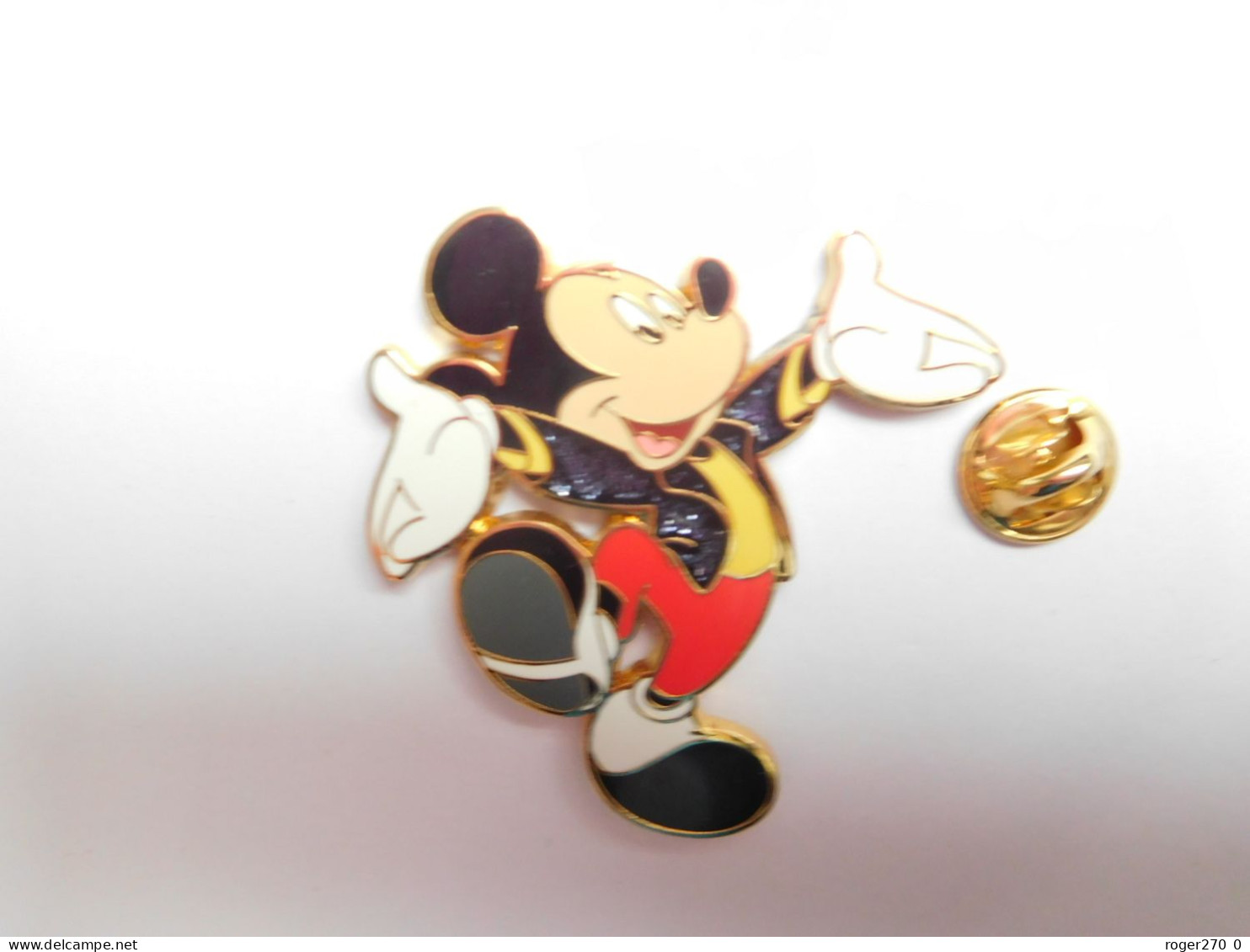 Superbe Big Pin's En Zamac  , Disney , Mickey - Disney