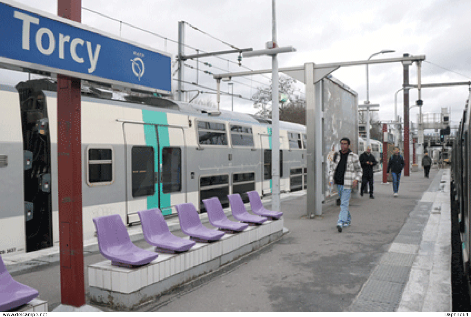 Torcy - SNCF -  RER à Quai - 10315 - Torcy