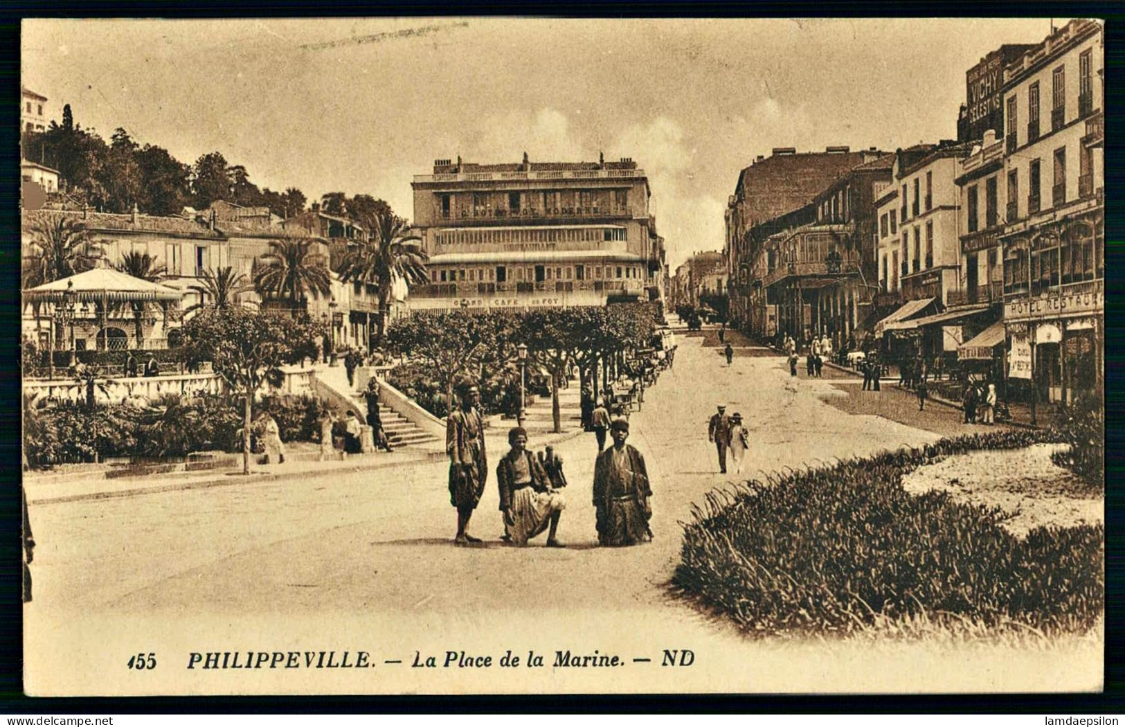 A70  ALGERIE CPSM PHILIPPEVILLE - LA PLACE DE LA MARINE - Verzamelingen & Kavels