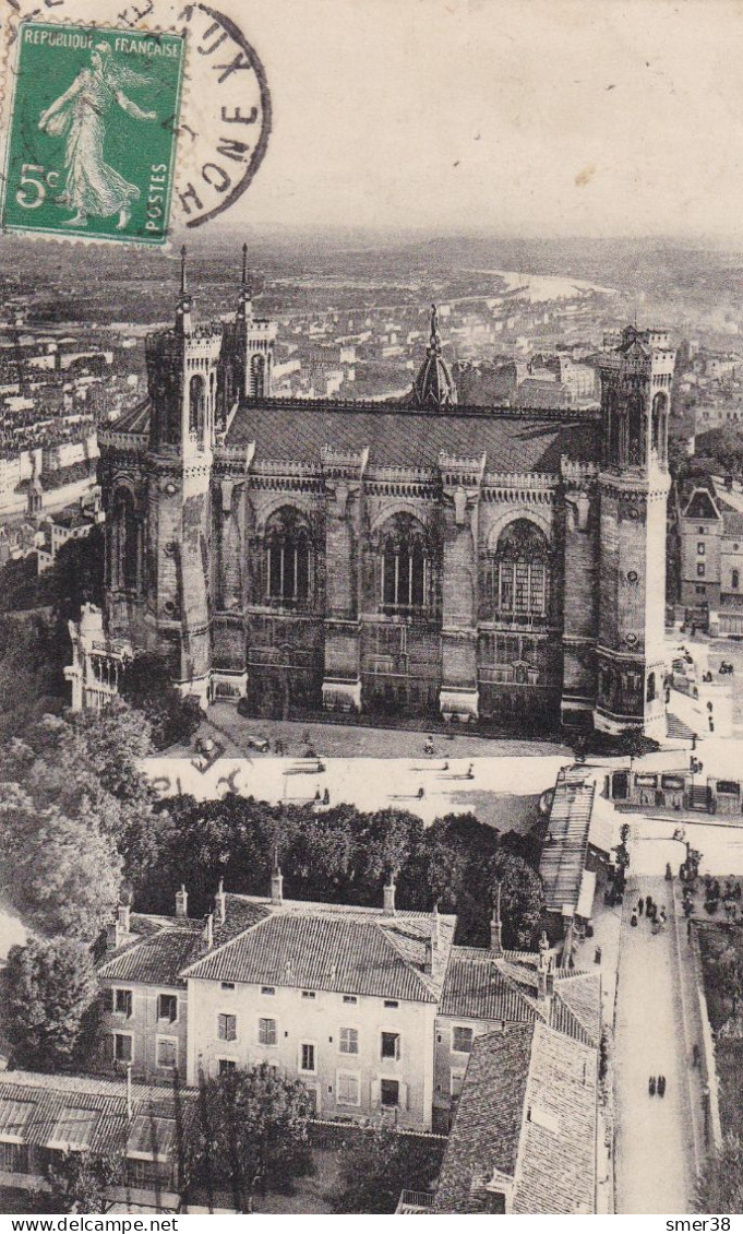 69 - Lyon (5) - Vue Sur La Basilique De Fourviere Prise De L'ascenseur De La Tour - Lyon 5