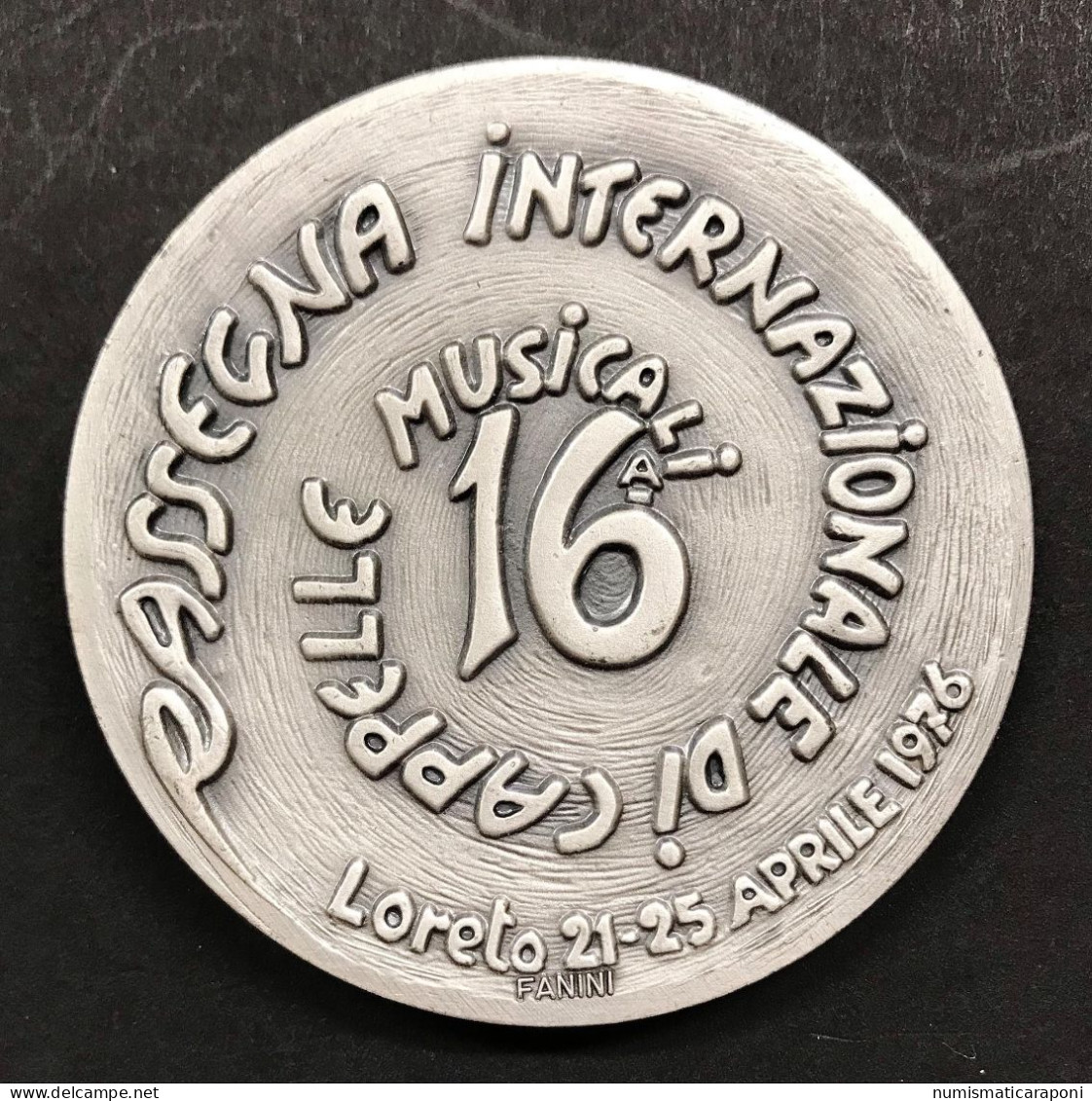 Medaglia Rassegna Internazionale Cappelle Musicali Loreto 1976 59 Mm - Professionnels/De Société