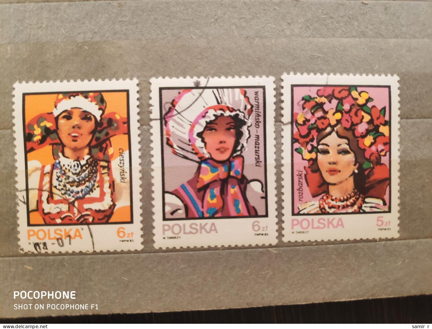 1983	Poland	Costumes (F85) - Used Stamps