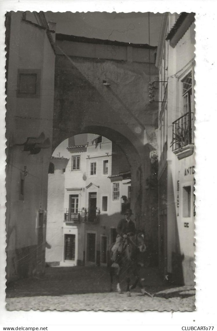 Elvas (Portugal, Portalegre) : Cavaleiro Passando Sob O Arco Do Bispo En 1950 (animé) PF. - Portalegre