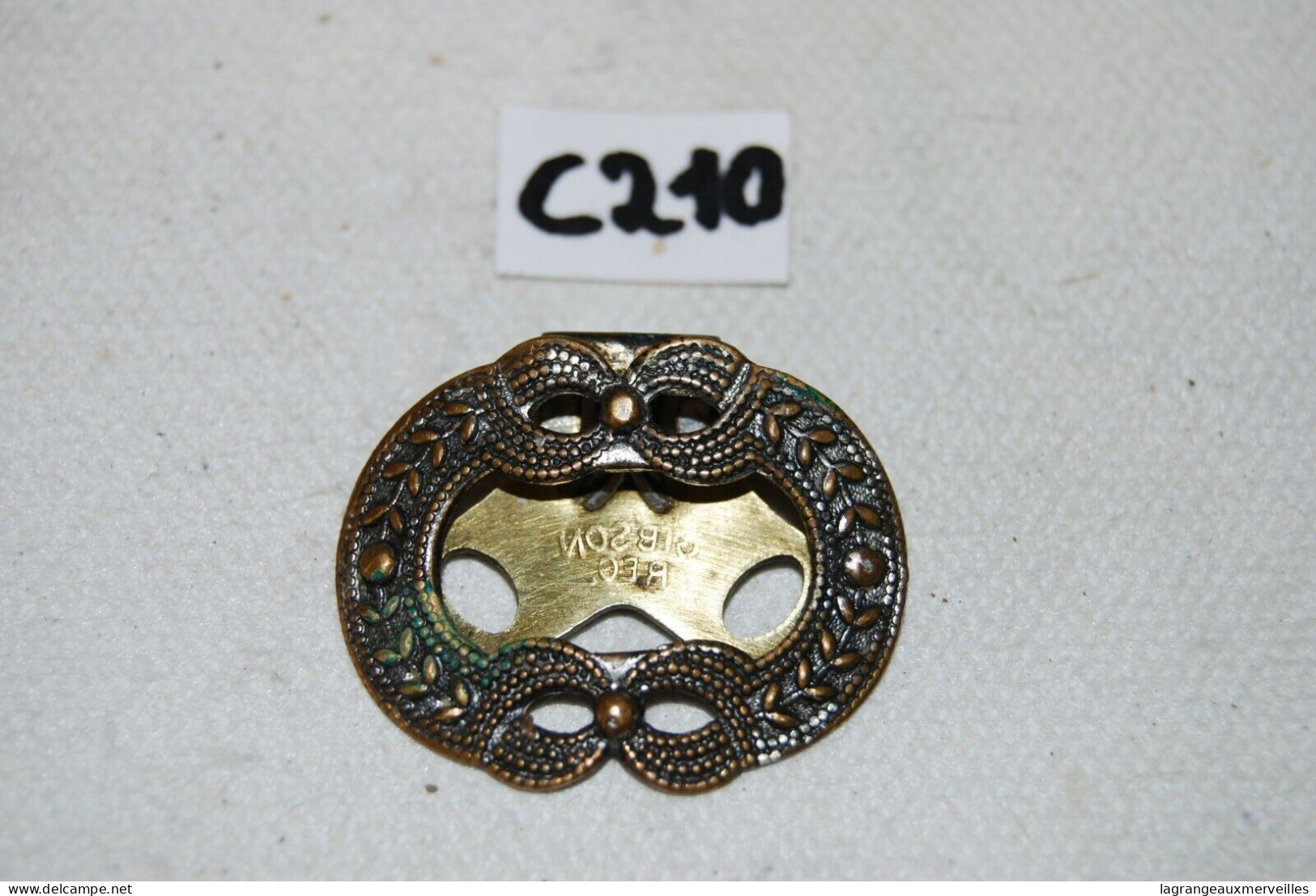 C210 Bijou Ancien - Broche Travaillée - GIBSON - Broches