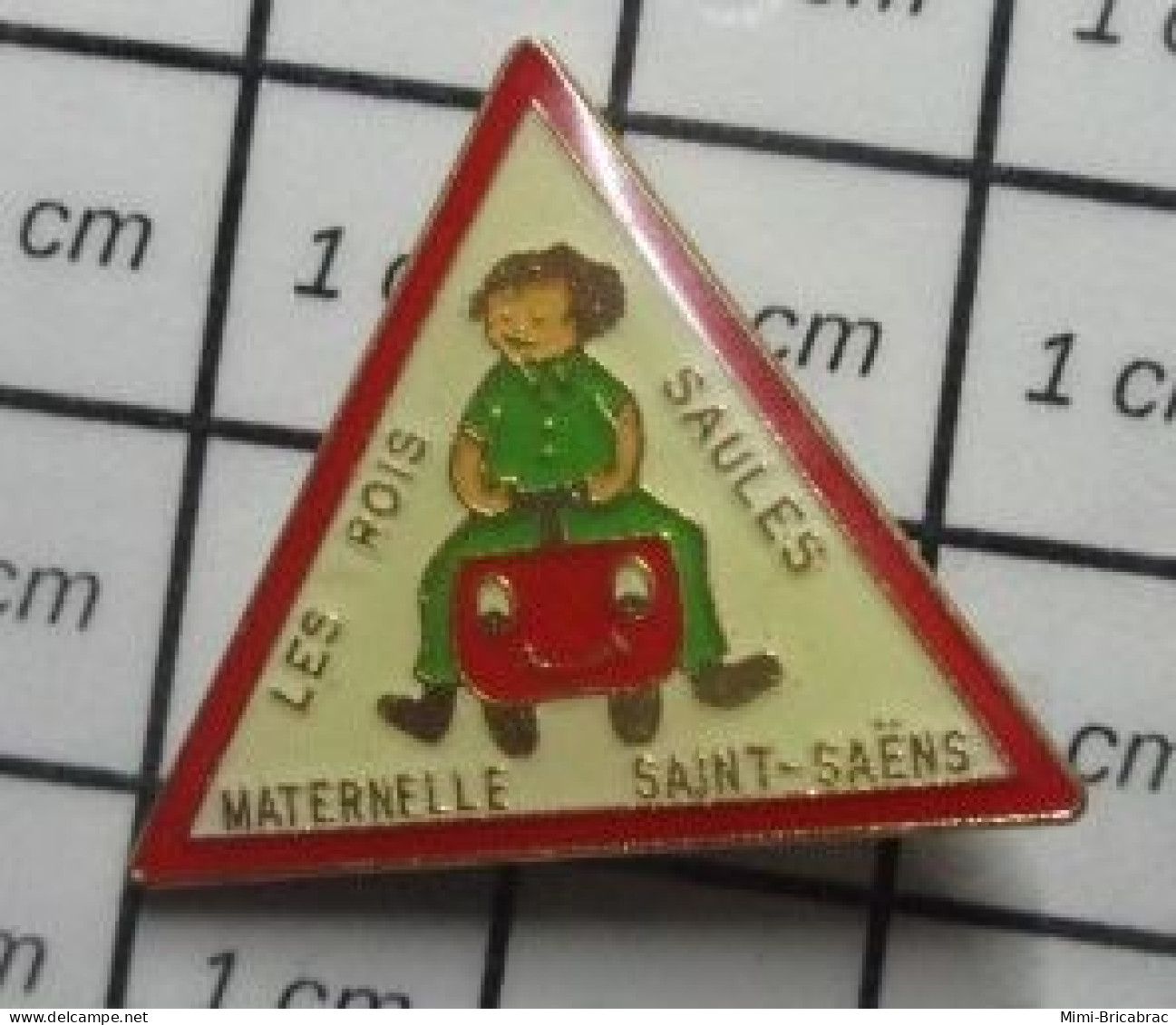 2020 Pin's Pins / Beau Et Rare / ADMINISTRATIONS / LES ROIS SAULES MATERNELLE SAINT-SAENS GIRATOIRE ? - Administraties