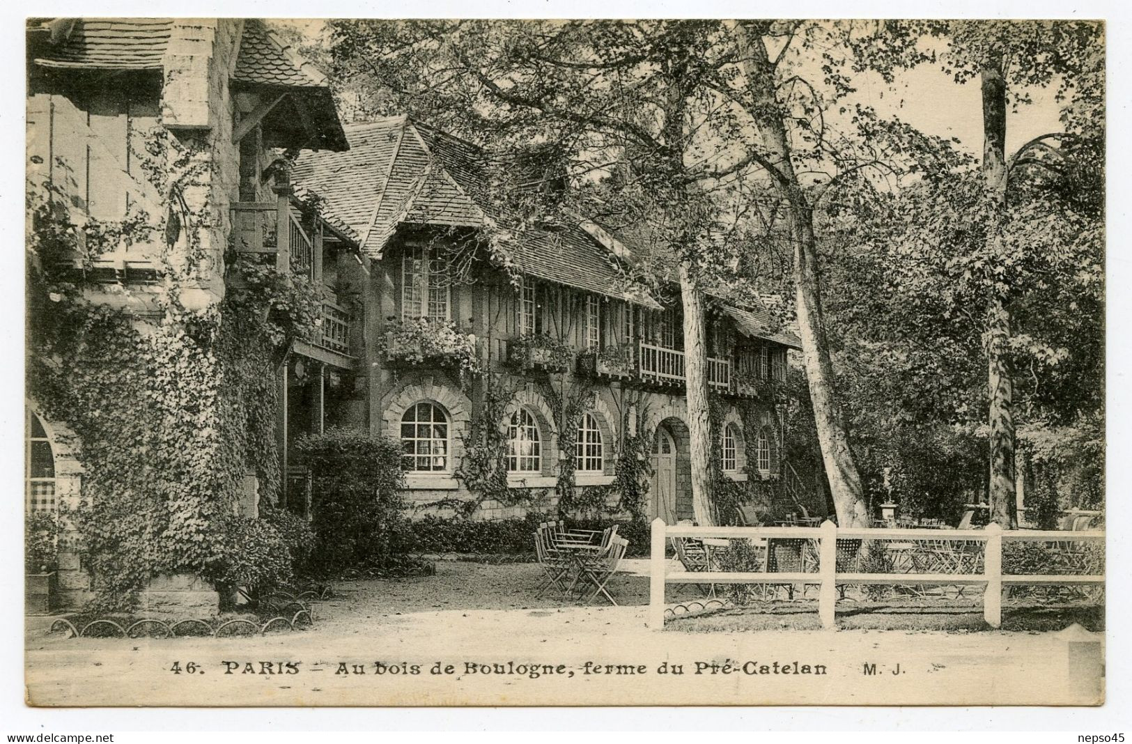 Paris XVIè.parc D’attraction.Le Pré-Catelan.Ferme Inspirée Des Folies Du XVIIIe Siècle Pour Ce Bâtiment En Longueur. - Paris La Nuit