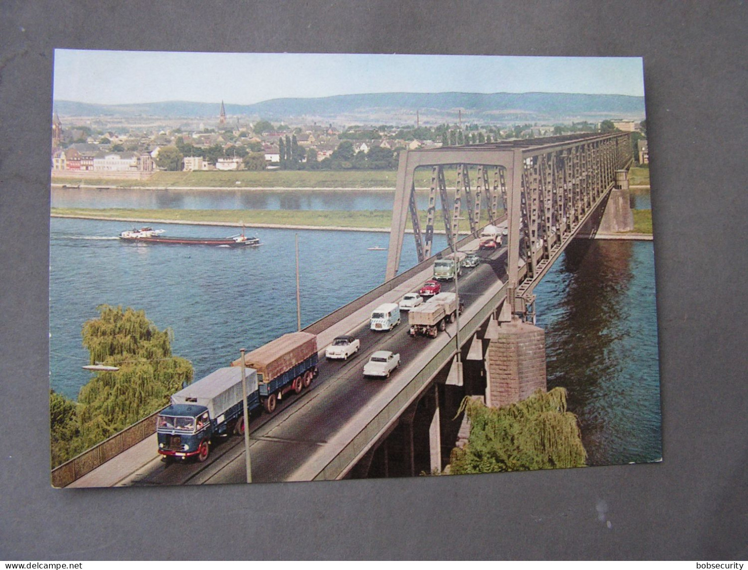 Neuwied Brücke Verkehr  , 1960   Oldtimer - Vrachtwagens En LGV