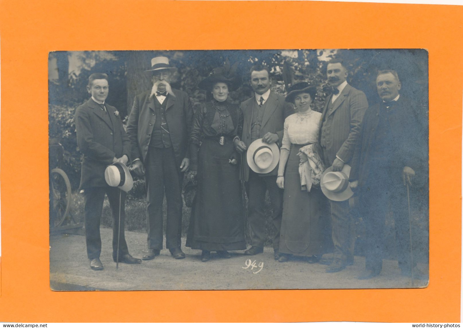 CPA  Photo -MONDORF Les BAINS - Groupe De Touristes En Tenue Bourgeoise - Chapeau Noeux Papillon - Mondorf-les-Bains