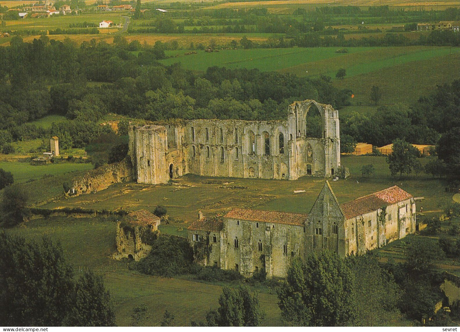 MAILLEZAIS . - L'Abbaye Sant-Pierre Dans Son Ensemble - Maillezais