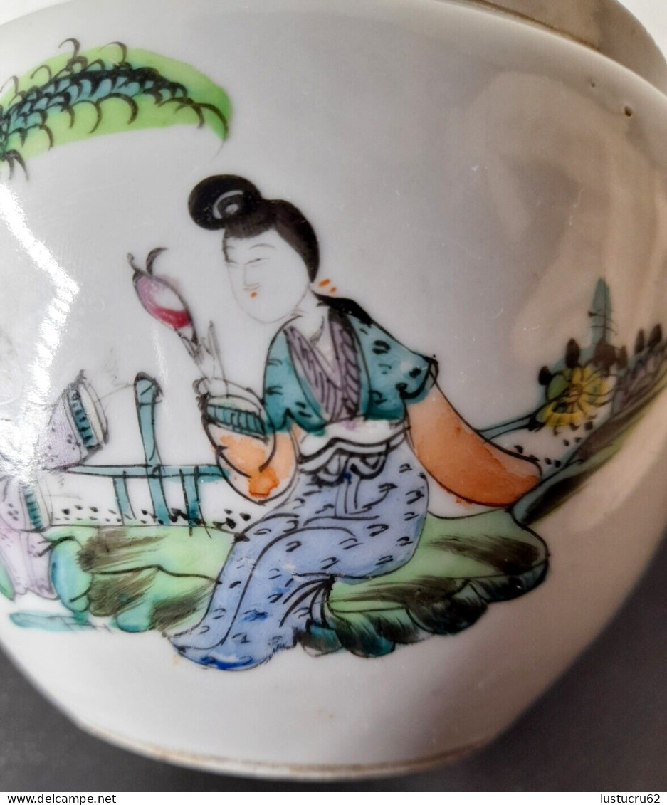 CHINE : XIXème Pot couvert en porcelaine polychrome famille verte