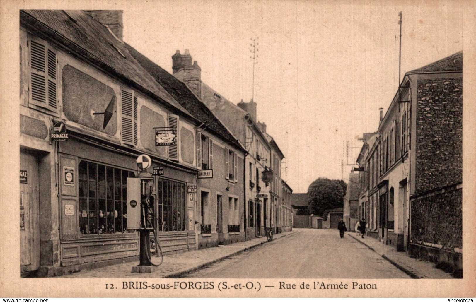 91 - BRIIS SOUS FORGES / RUE DE L'ARMEE PATON - POMPE A ESSENCE - Briis-sous-Forges