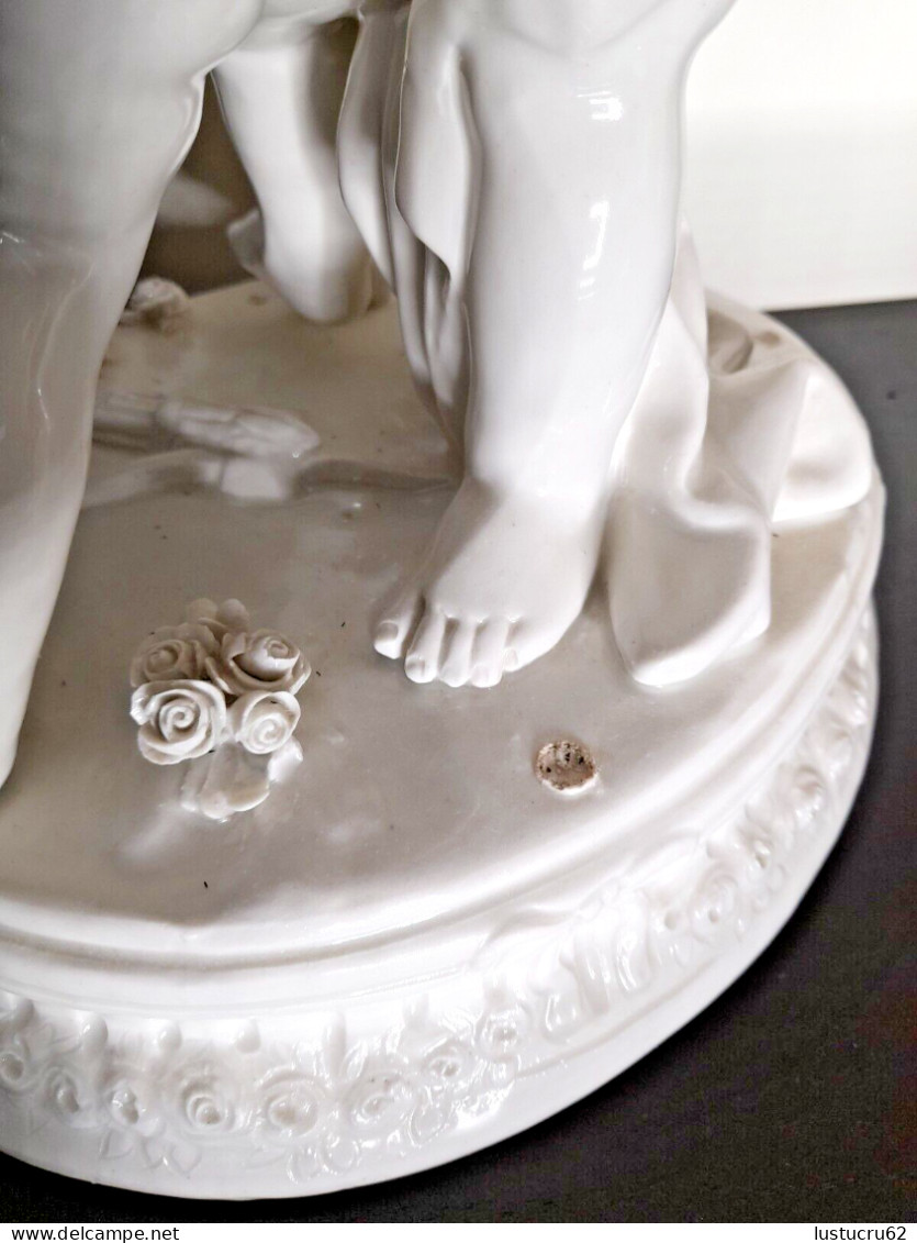 Capodimonté : Statue Porcelaine : Deux Amours se disputant un Cœur Falconet