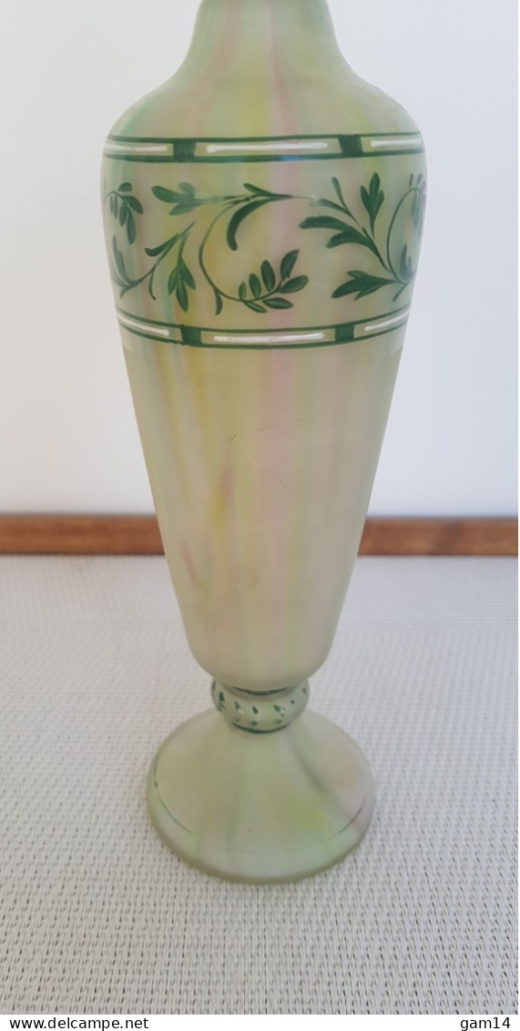 Vase En Verre Veiné Aux Multiples Couleurs. Bel Objet Très Ancien - Vases