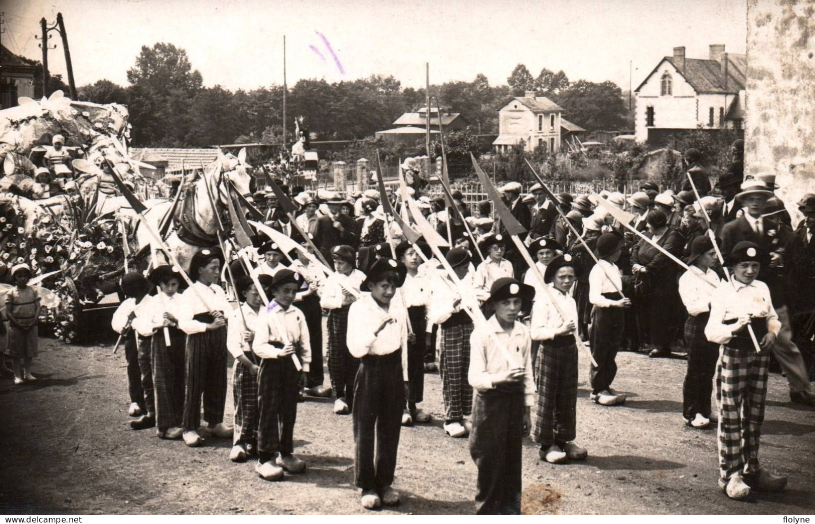 Legé - Carte Photo - Jour De Fête Défilé Carnaval Dans La Rue - Char - Legé