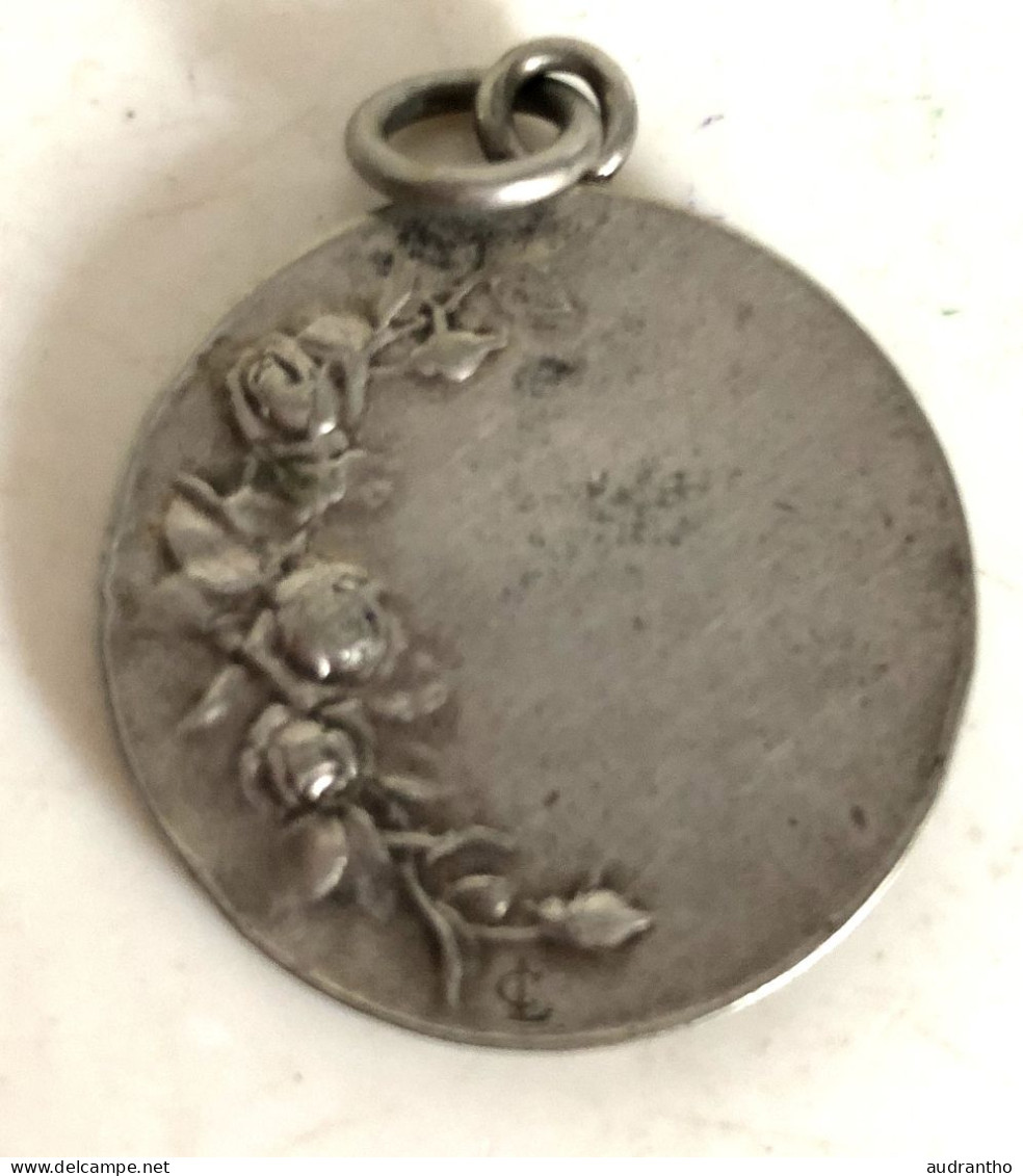 Pendentif En Argent Femme Avec Coiffe Bretonne Et Rouet - Pendants