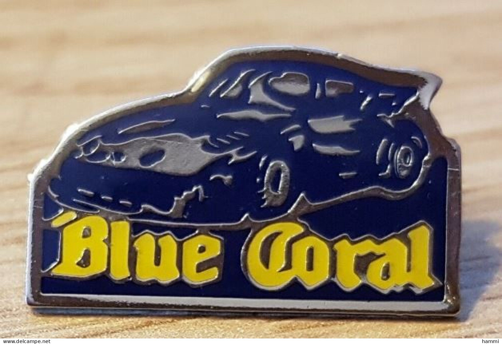 L120 Pin's PORSCHE OU ALPINE RENAULT  BLUE CORAL Achat Immédiat - Porsche