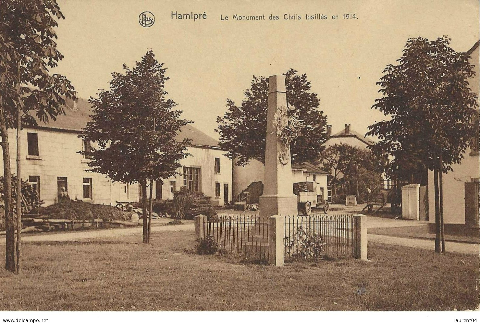 NEUFCHATEAU. RARE. HAMIPRE.  LE MONUMENT DES CIVILS FUSILLES EN 1914.  ANIMATION. CAMION. - Neufchateau