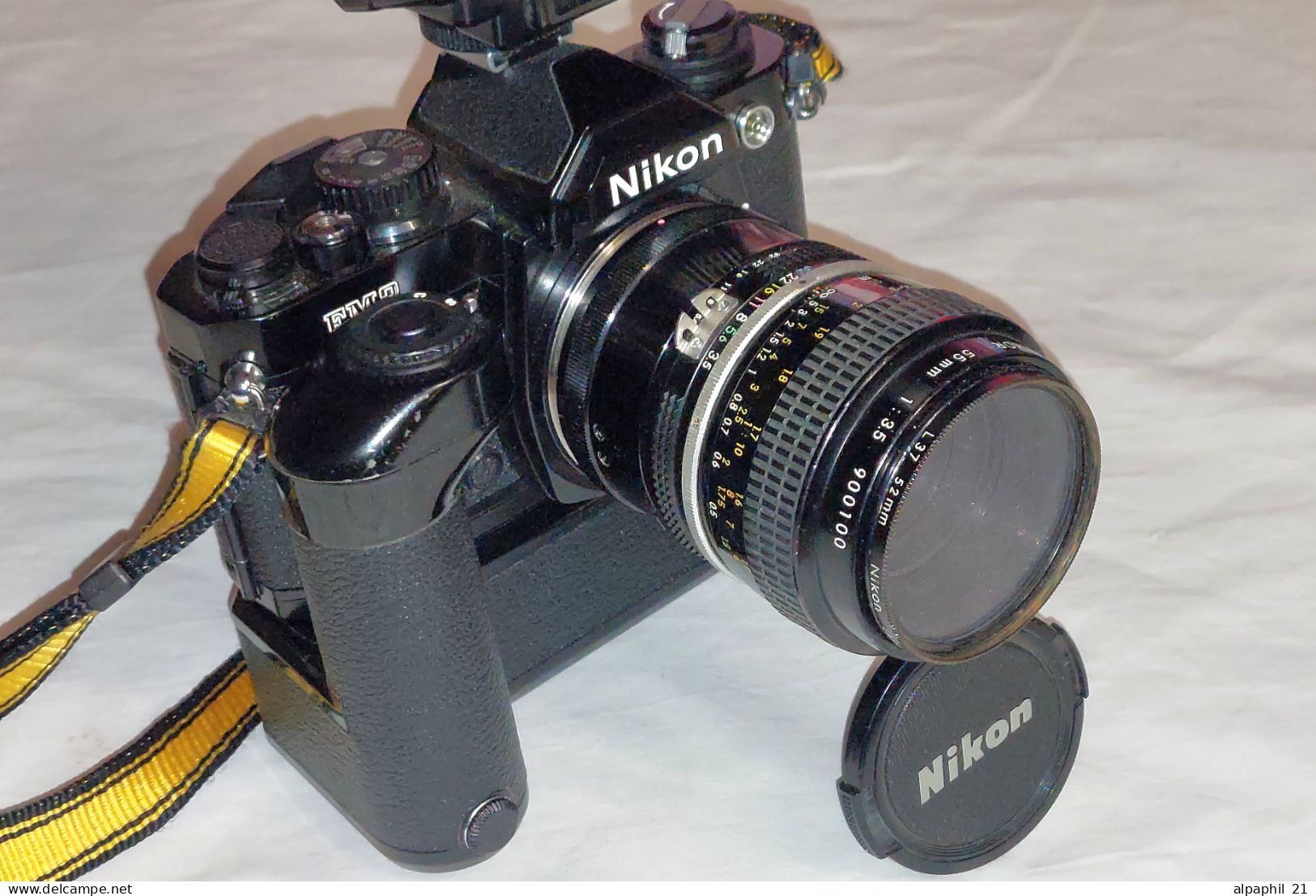 Nikon FM2 35mm Film Camera With Micro Nikkor 55/3.5 And M2 - Cameras