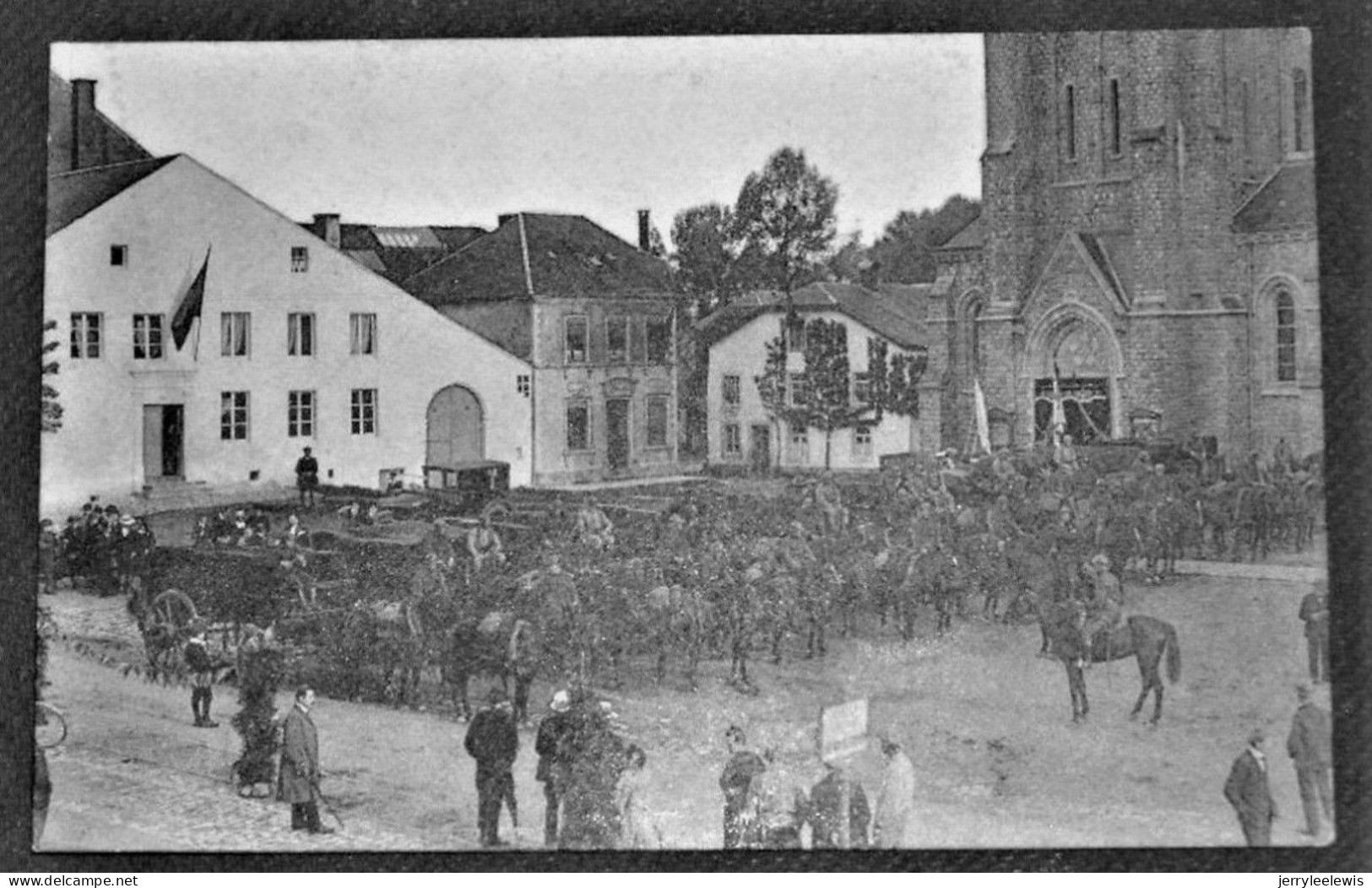 ROSSIGNOL -  1920 Manifestation En Faveur Des Martyrs - Les Cercueils Pendant La Veillée à Etalle - Tintigny